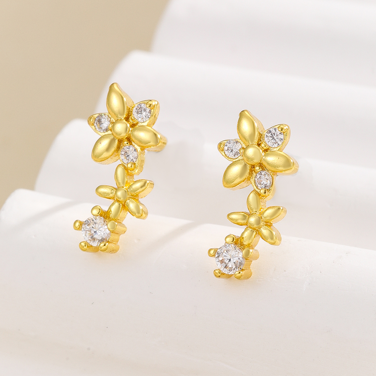 Wholesale of cross-border inS-style popular micro-inlaid zircon stud flower earrings from Europe and America, featuring a simple and fashionable design