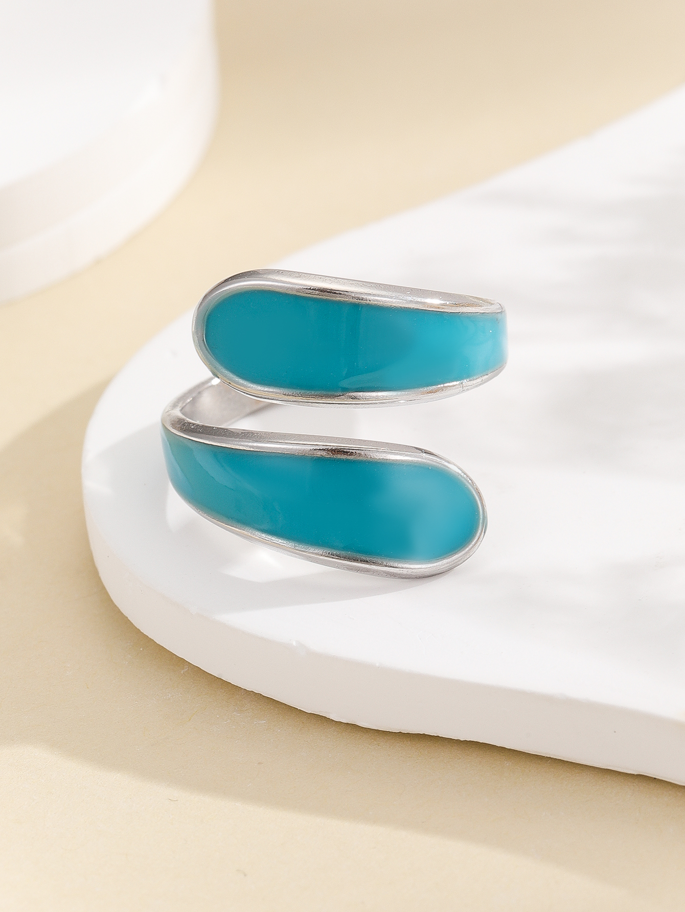 Cross-border new product blue fashionable steel ring ing Oil-dripping European and American fashionable stainless steel couple ring that does not fade Specification image