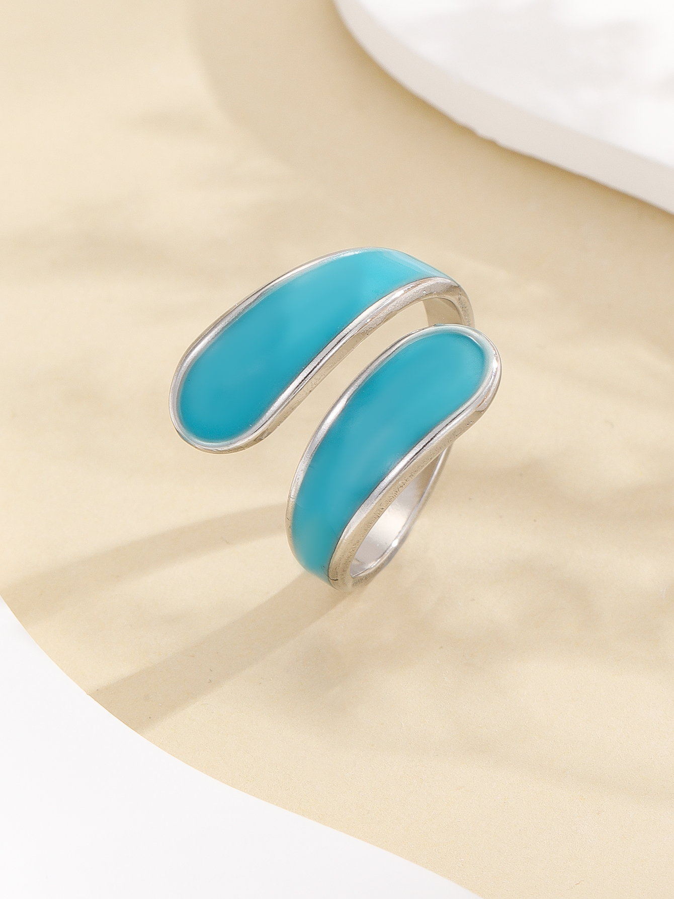 Cross-border new product blue fashionable steel ring ing Oil-dripping European and American fashionable stainless steel couple ring that does not fade Application Scenario