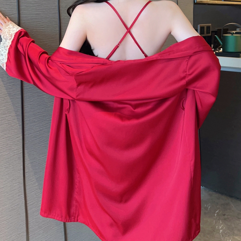 Dreamy red and pink, sexy and high-end lace backless halter with a chest cushion, a long-sleeved sleeping dress two-piece set Application Scenario