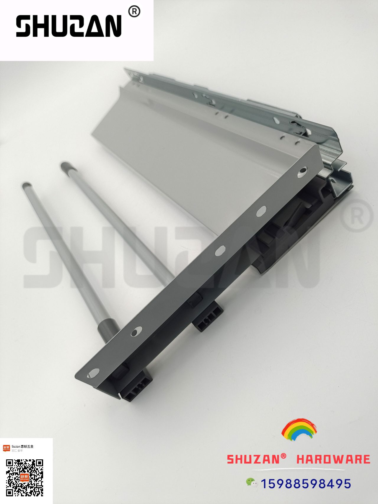وبوابات خشبية منزلقة على مدارات الانزلاق بين أبواب ثقيلة ذات قطع معدنية Specification image