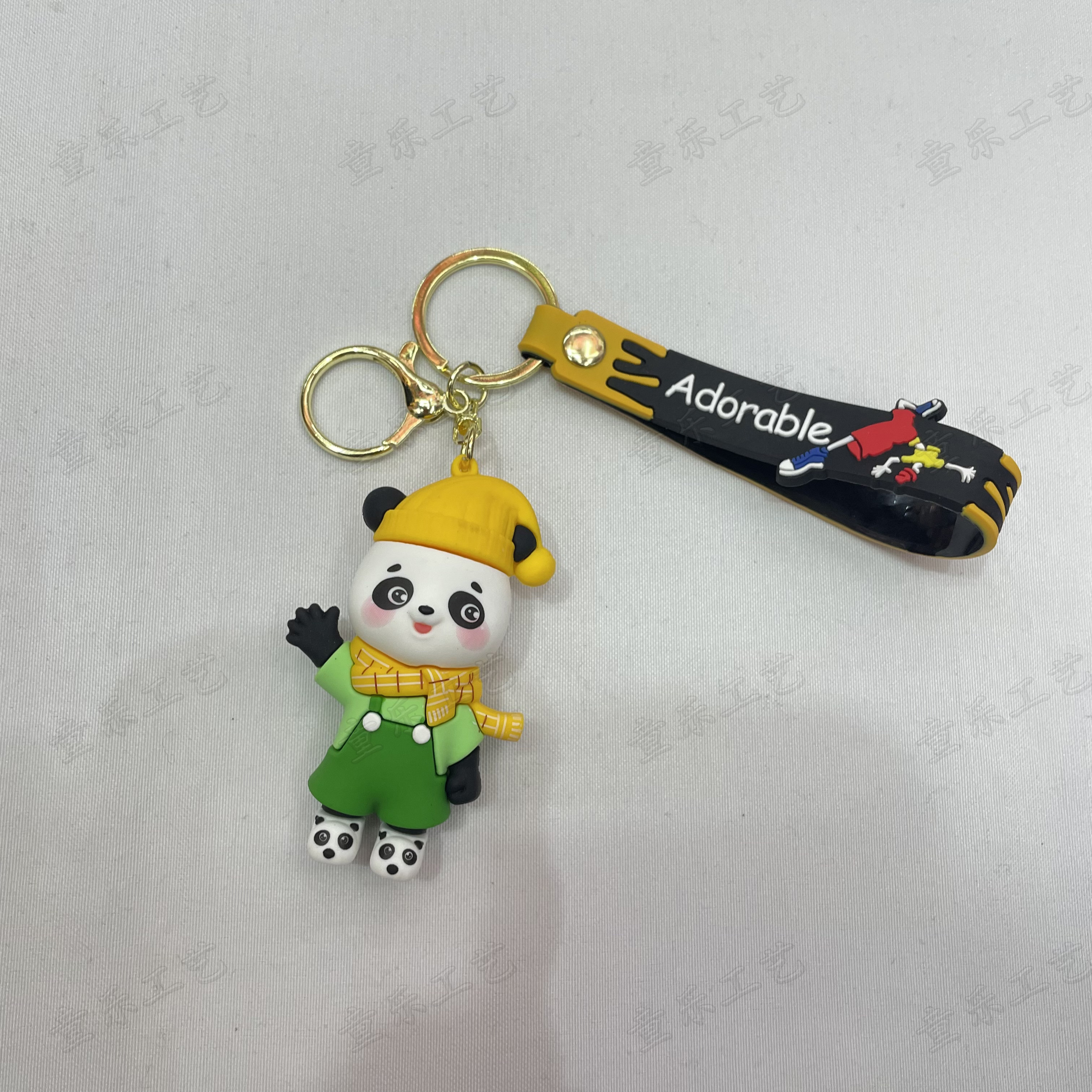 Cartoon scarf, animal soft rubber keychain, cartoon scarf, little bear, cute little pig, exquisite key accessory, three-dimensional figurine pendant Application Scenario
