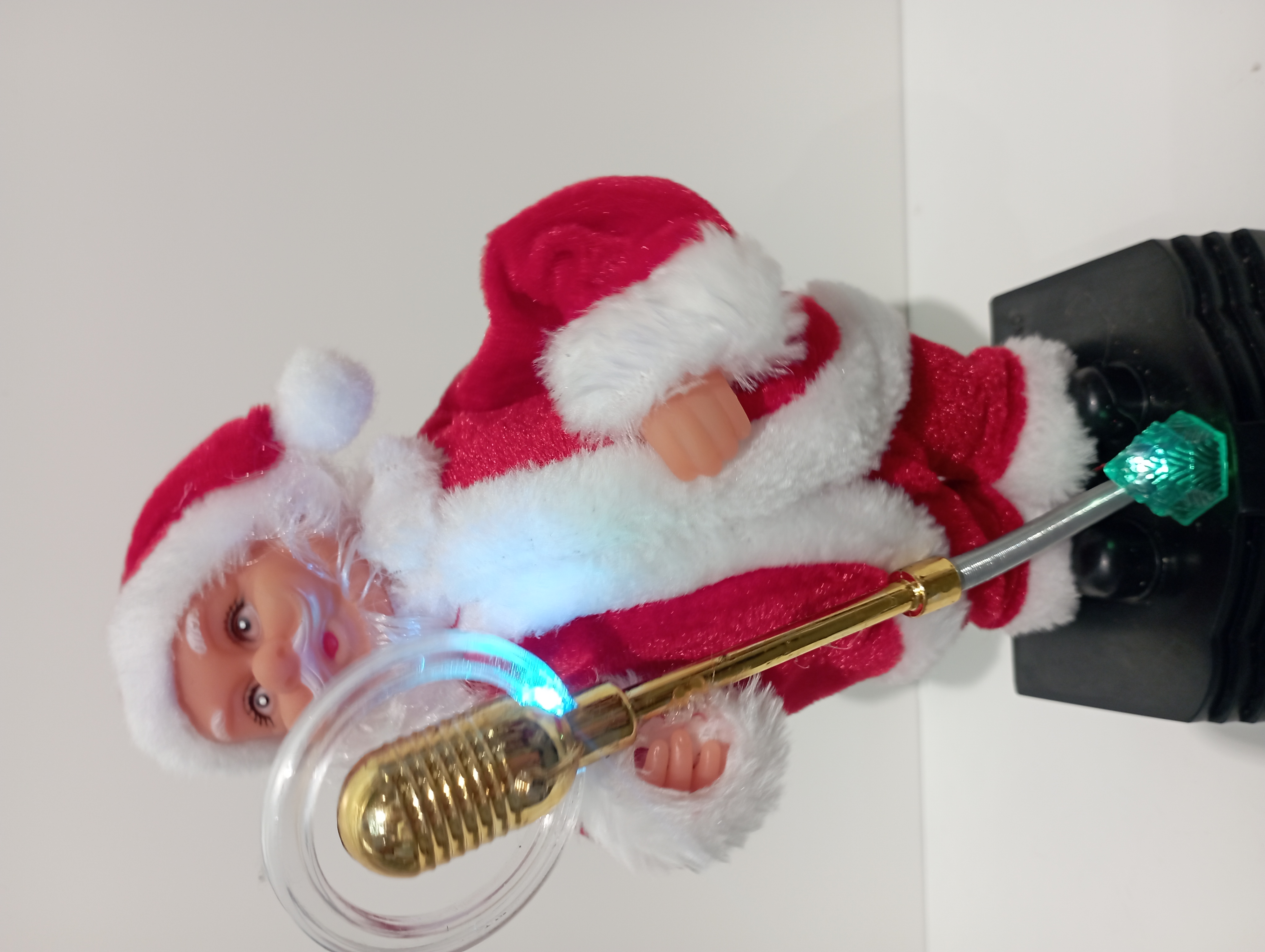 Christmas Toy 9123 Santa Claus Microphone Singing with Music Dancing Fun Little Toy Application Scenario