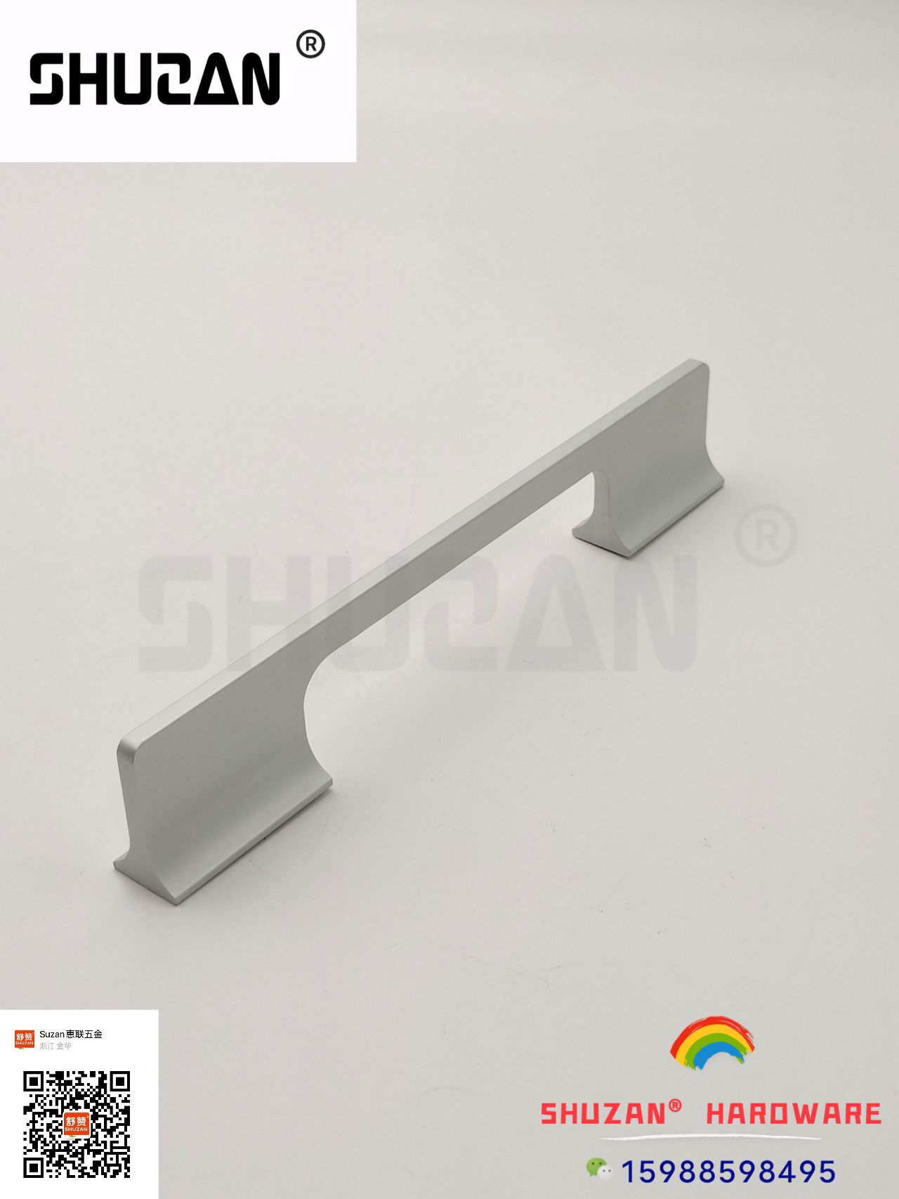 The silver handle is simple, elegant and comfortable. It comes in various specifications and is of high quality and grand details Picture