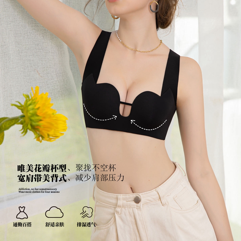 Dreamy red and pink thin seamless lingerie, gathering to show the size of the bust, flat bust, special for tuck in the breast, upper support, no underwire bra Application Scenario