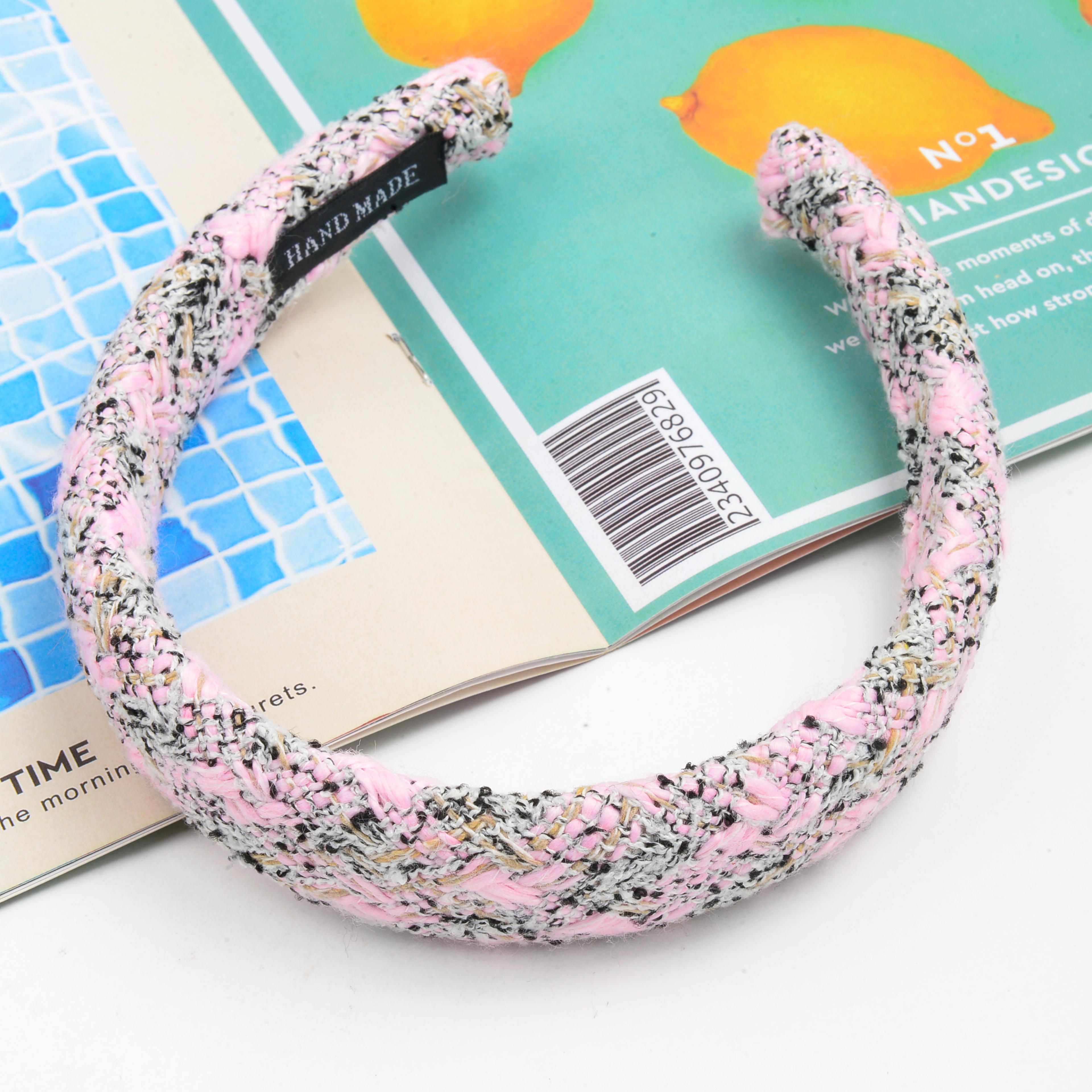New Korean-style hair accessories, headbands, hair hole ornaments, checkered decorations, autumn and winter headwear in stock for wholesale details Picture
