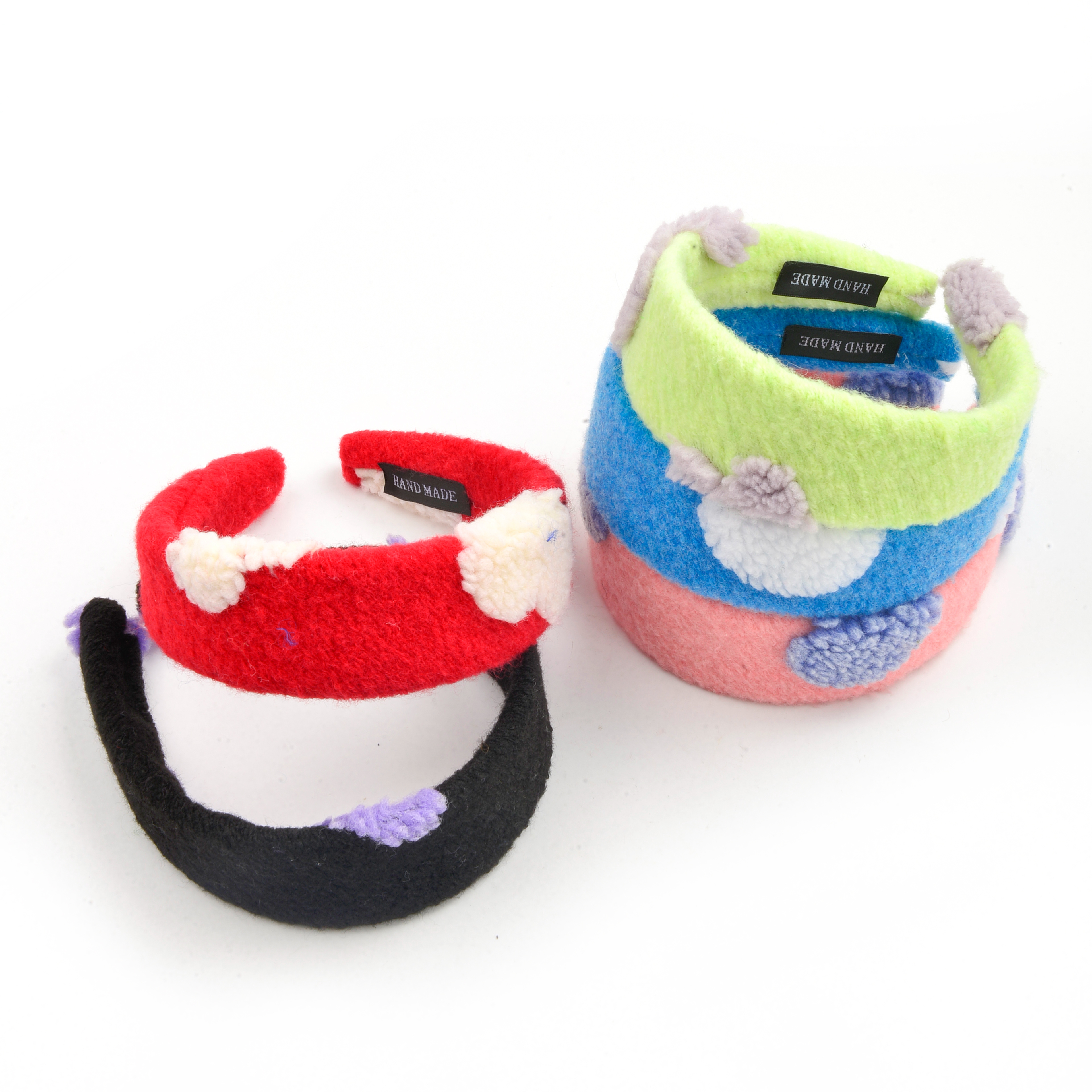 The Korean version of the colorful heart-shaped plush sheep-like hair band is sweet and cute. The wide headband is a fashionable hair accessory