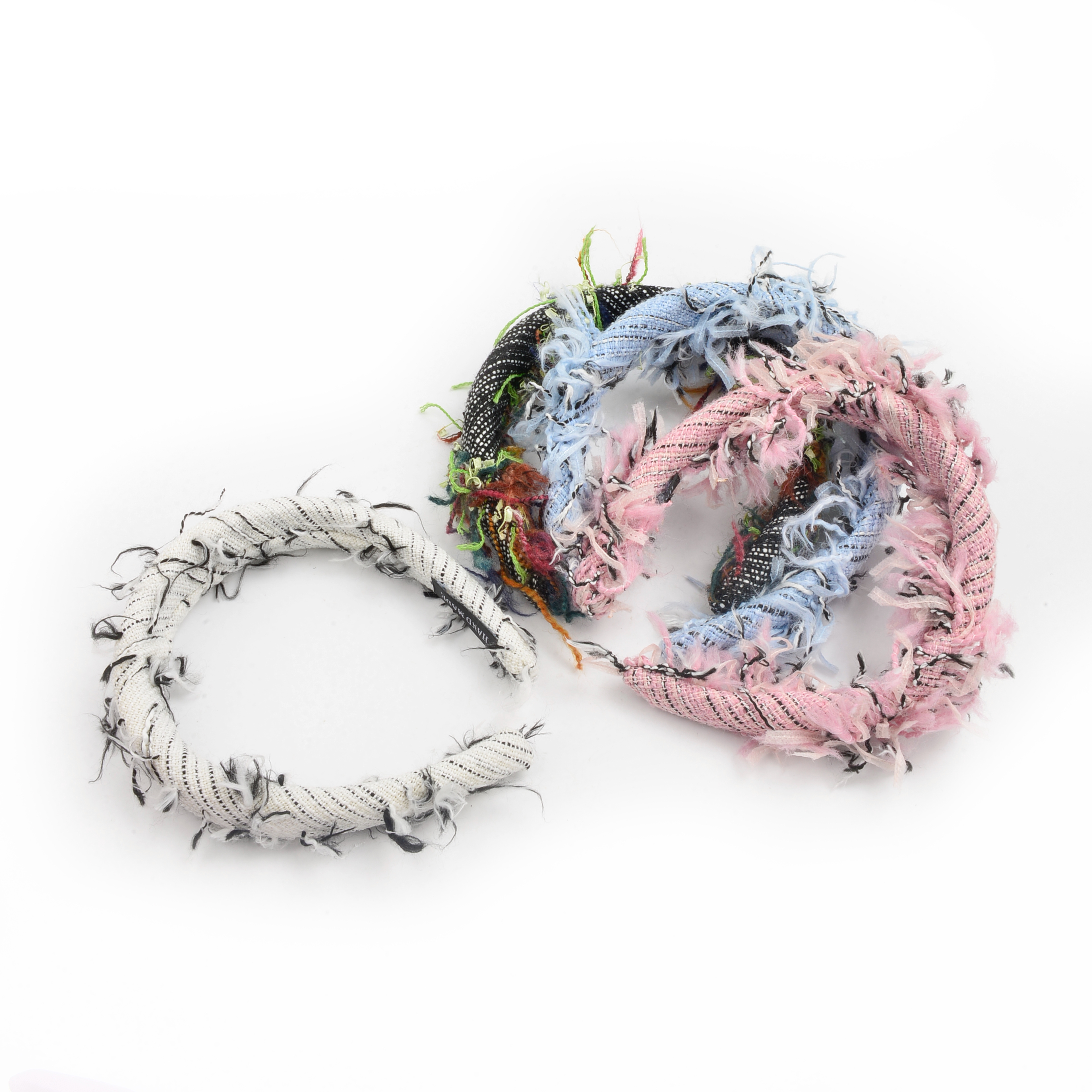 The pink checkered plush fabric hair band of the same style as Dongdaemun in Korea is sweet, cute and versatile. It is a mesh headband hair accessory