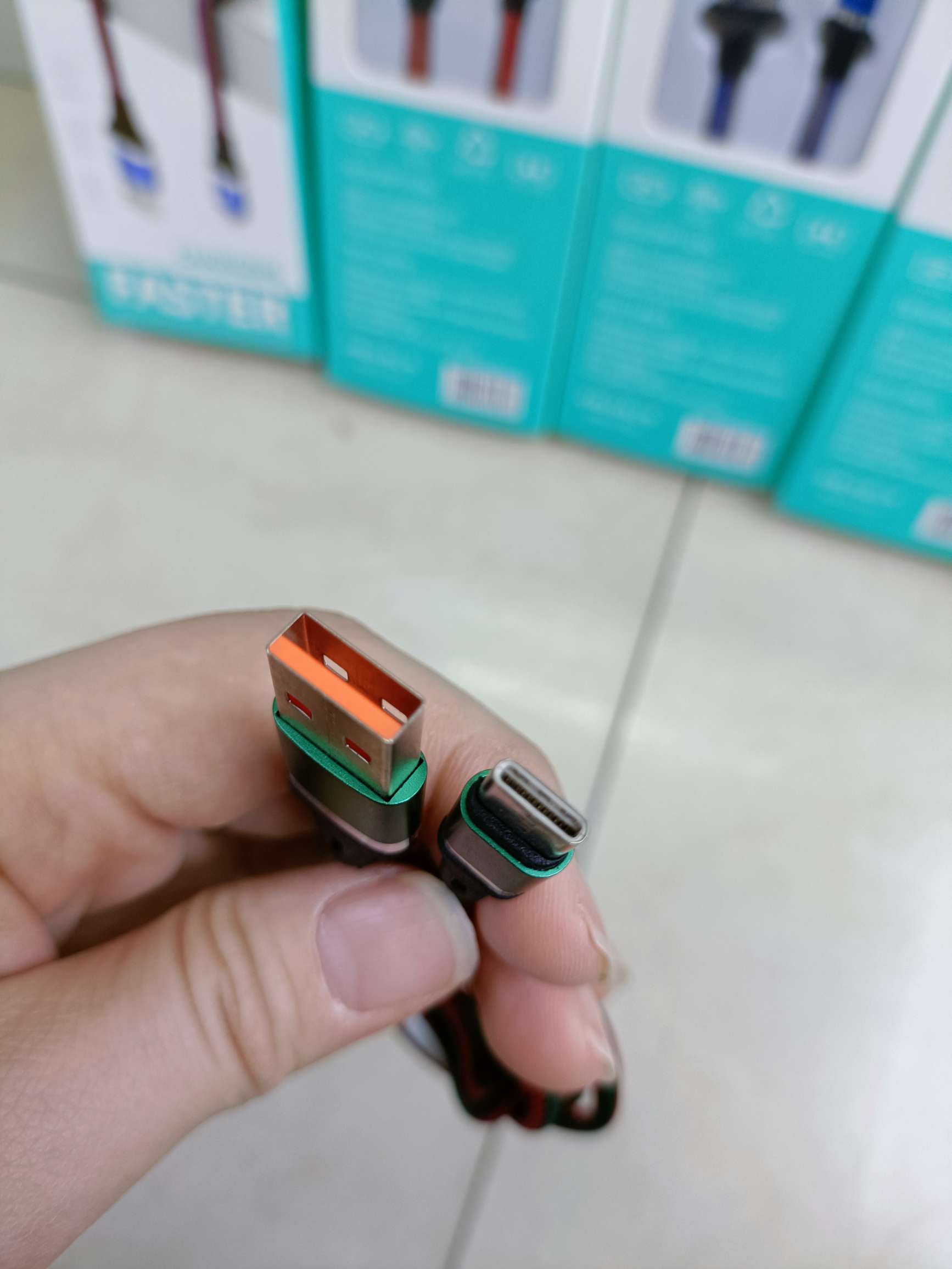 Cable de datos de aleación de aluminio indirecta de dos colores cable de datos para teléfono móvil Application Scenario