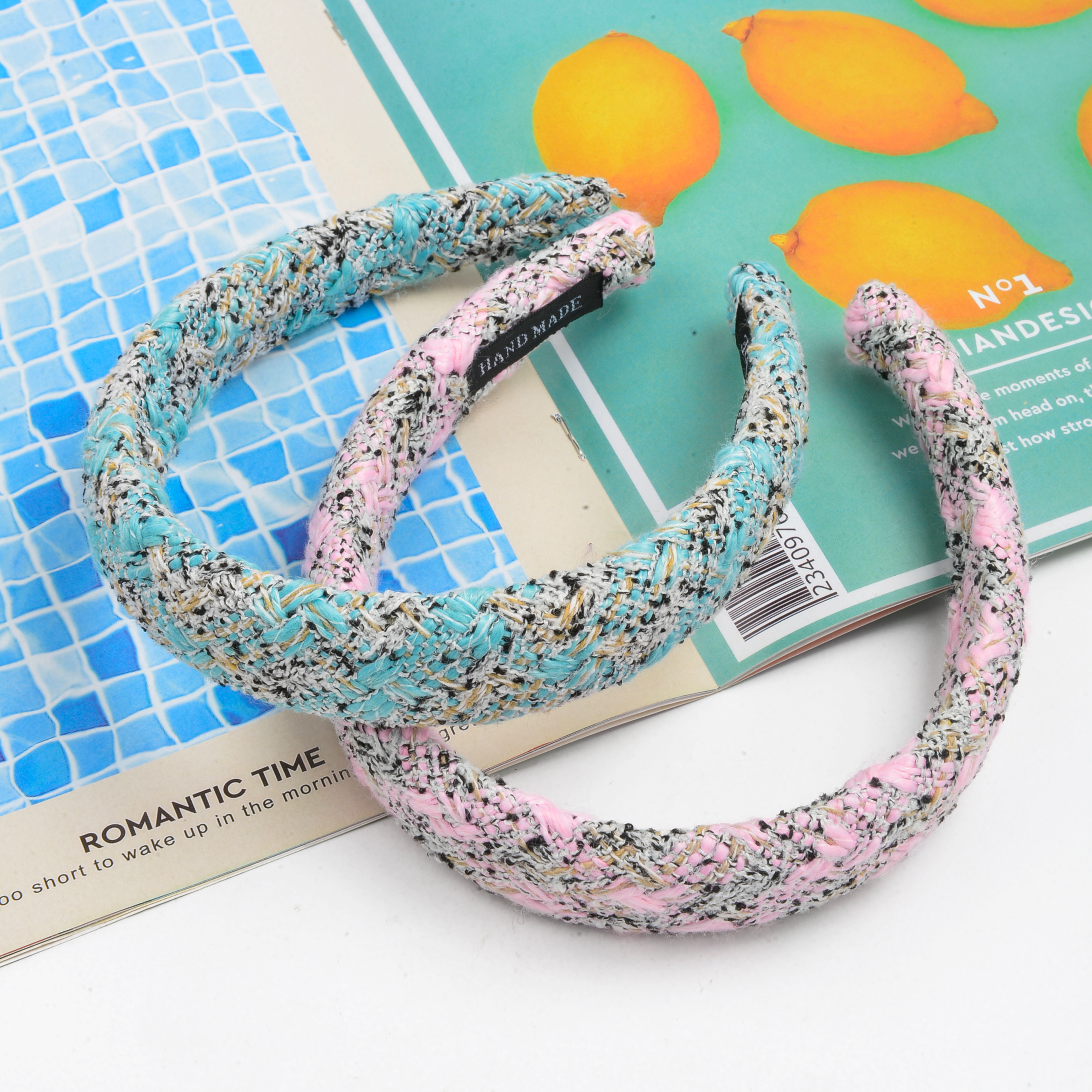 New Korean-style hair accessories, headbands, hair hole ornaments, checkered decorations, autumn and winter headwear in stock for wholesale Specification image