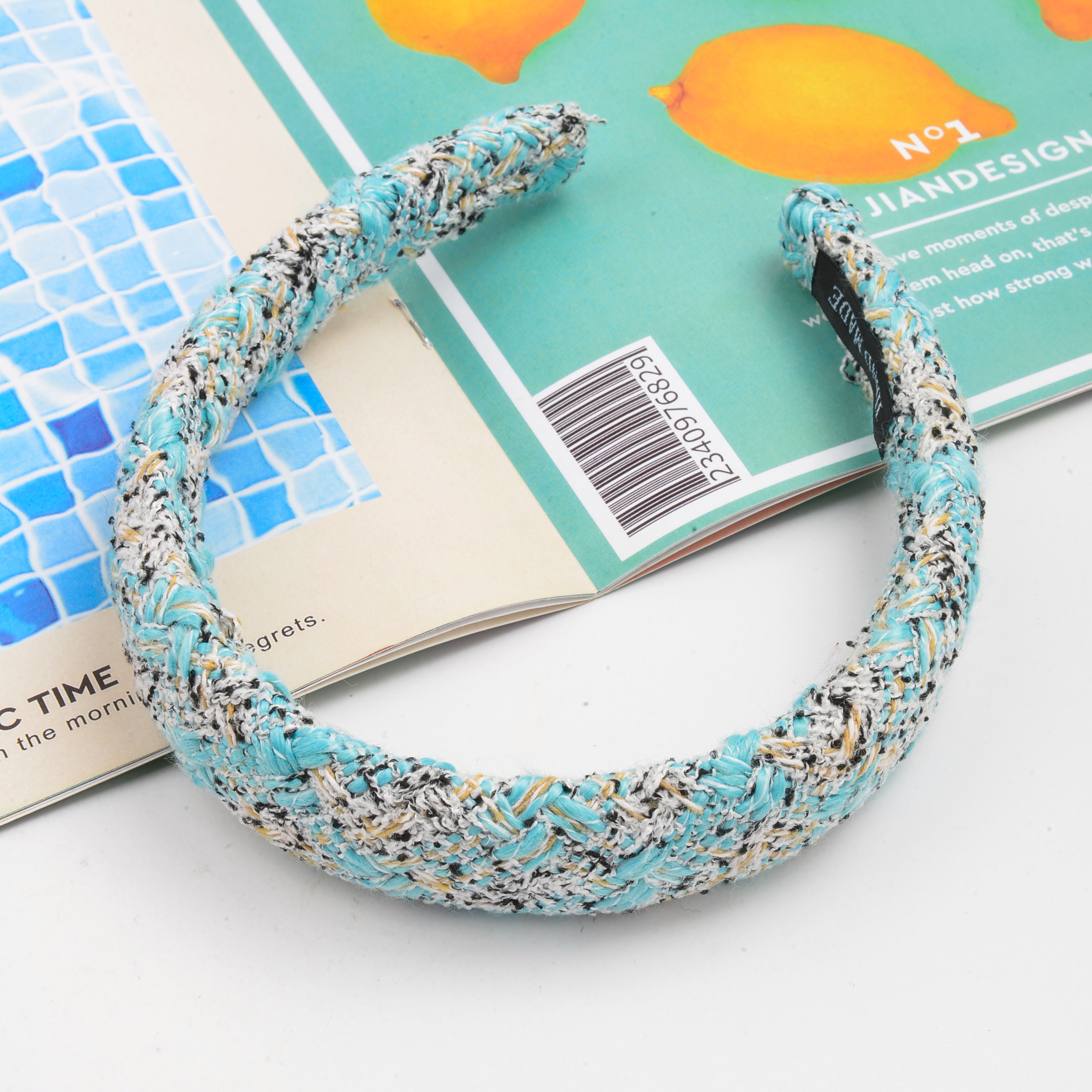 New Korean-style hair accessories, headbands, hair hole ornaments, checkered decorations, autumn and winter headwear in stock for wholesale Application Scenario