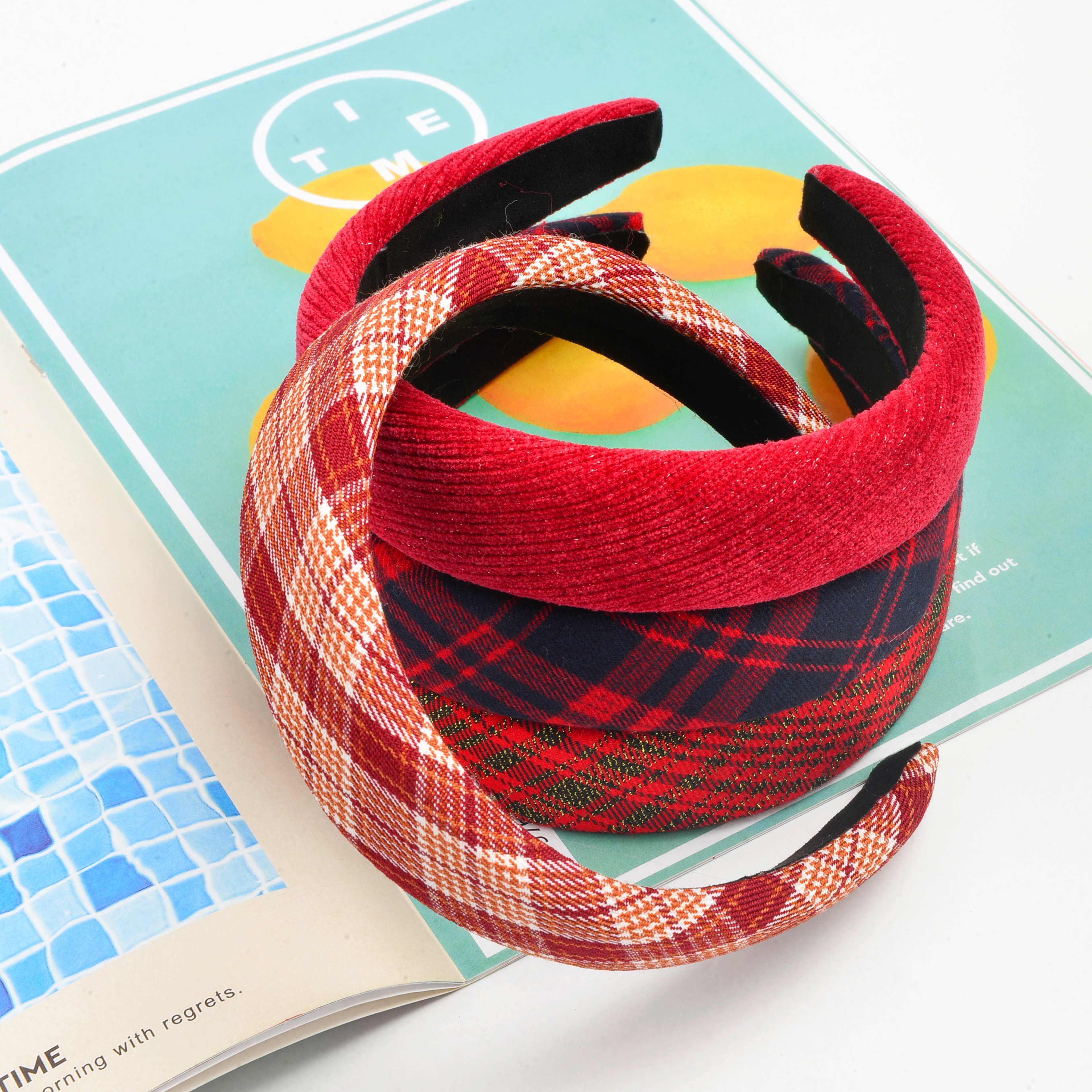 A collection of festive red series, retro Hong Kong-style corduroy headbands and hairpins, whitening high headbands and hairpins for the New Year Item Picture