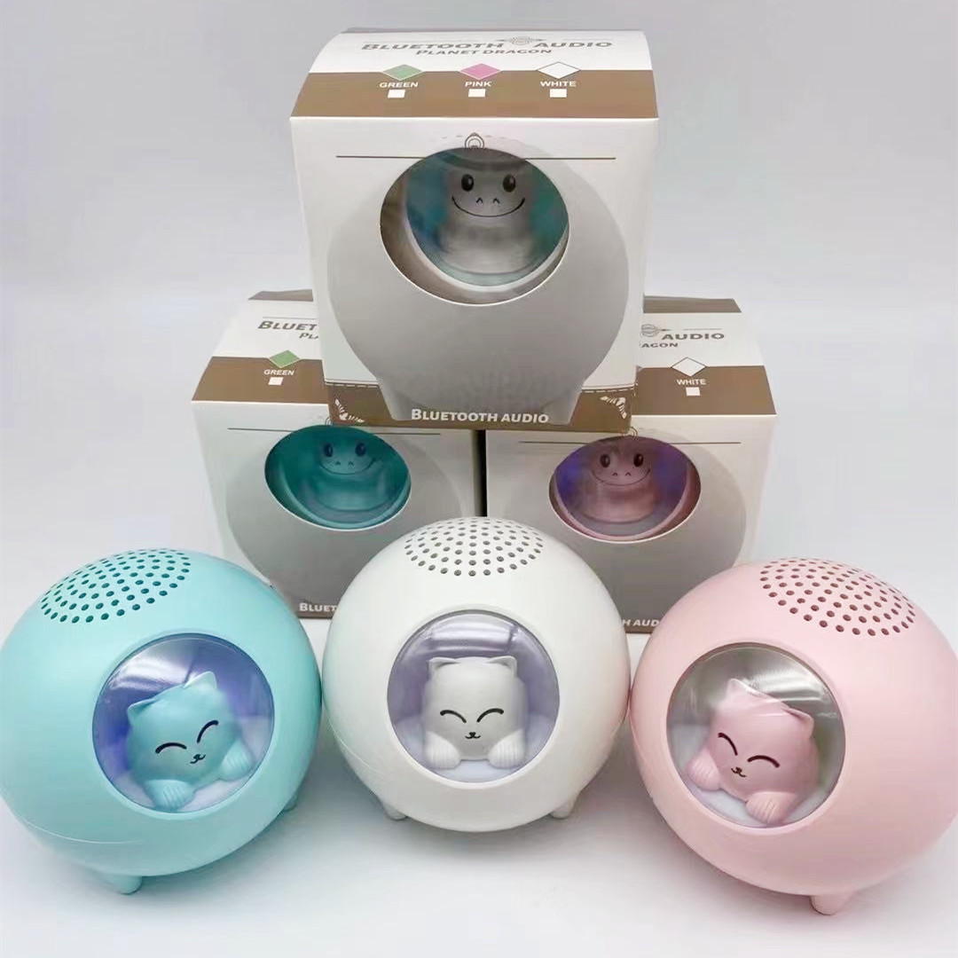 The lighting effects of the new pet speaker Bluetooth mini speaker can all flash according to the rhythm of the music Application Scenario