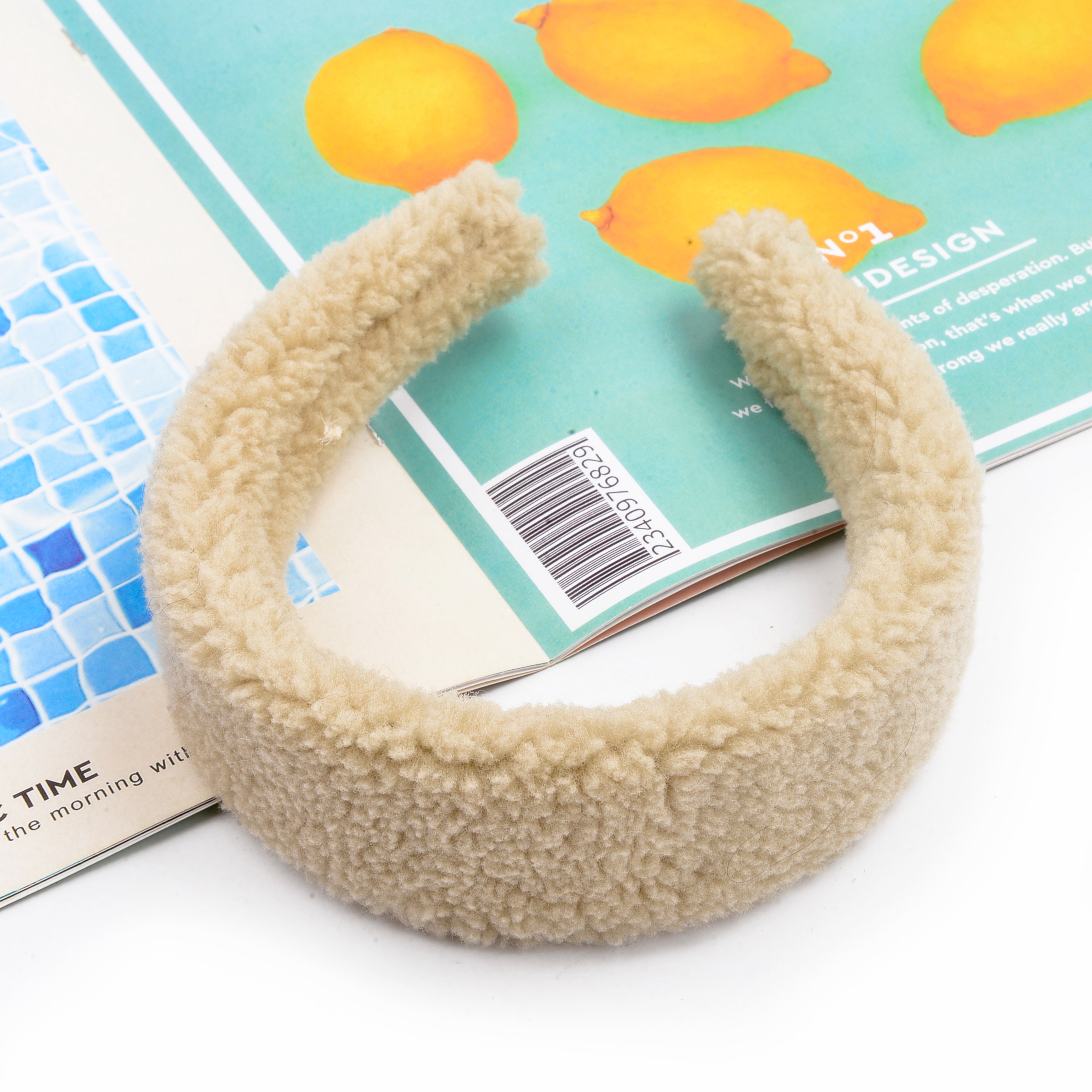 New autumn and winter cute plush compression hair band for women, wide edge hair clip headband wholesale for going out Application Scenario