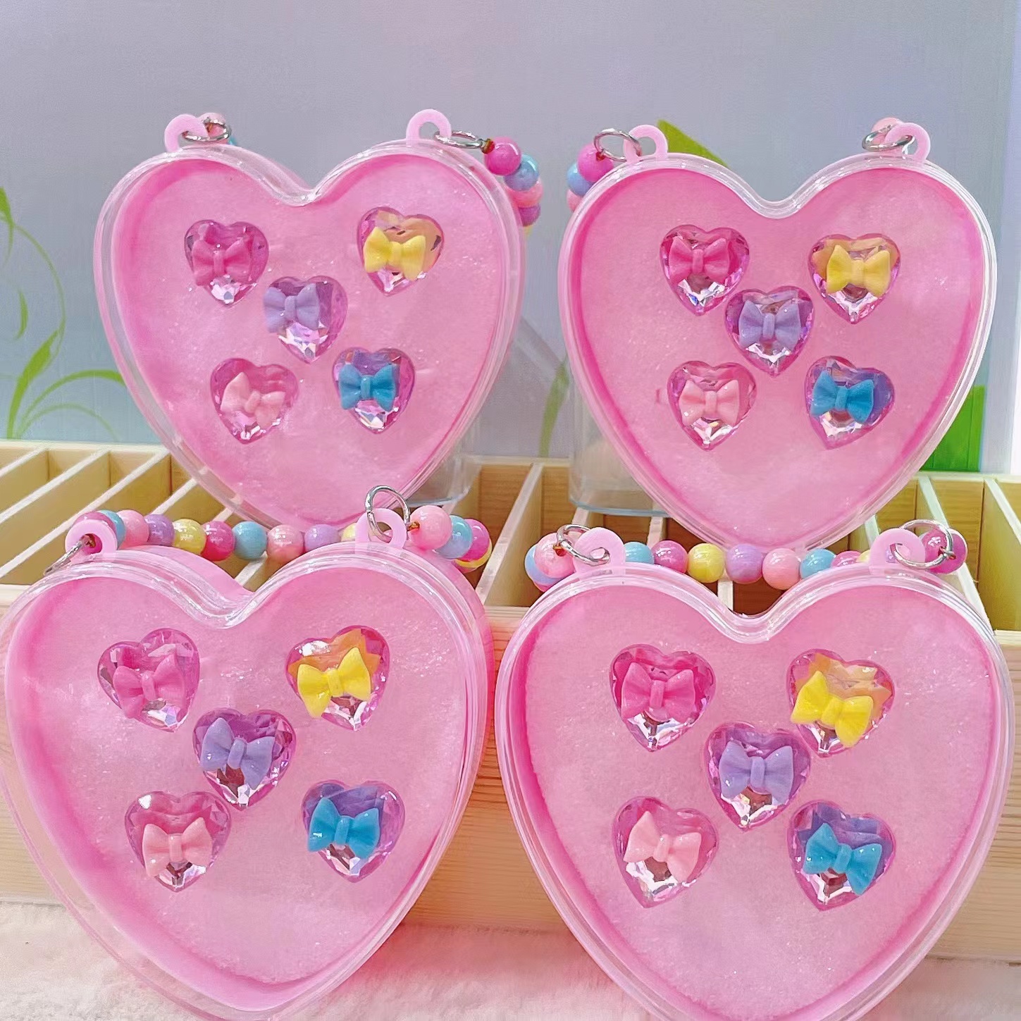 The seven-color chain heart box and heart acrylic diamond ring set are best-selling items with rich and diverse patterns and colors. They are classic and durable, suitable for a wide range of people details Picture