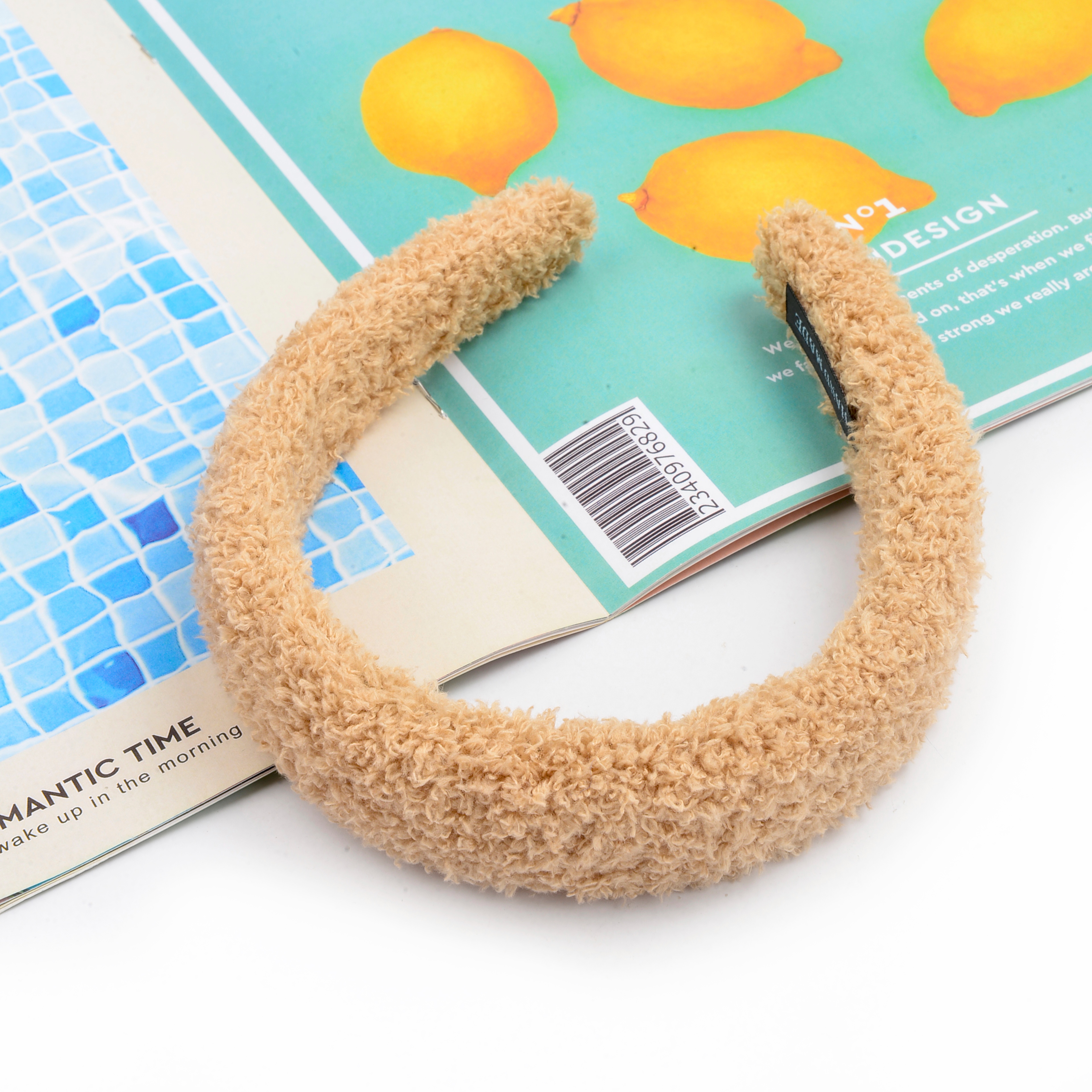 A girl's autumn and winter curly Teddy wool hair clip, BB clip, high top hair band and hair accessory Item Picture