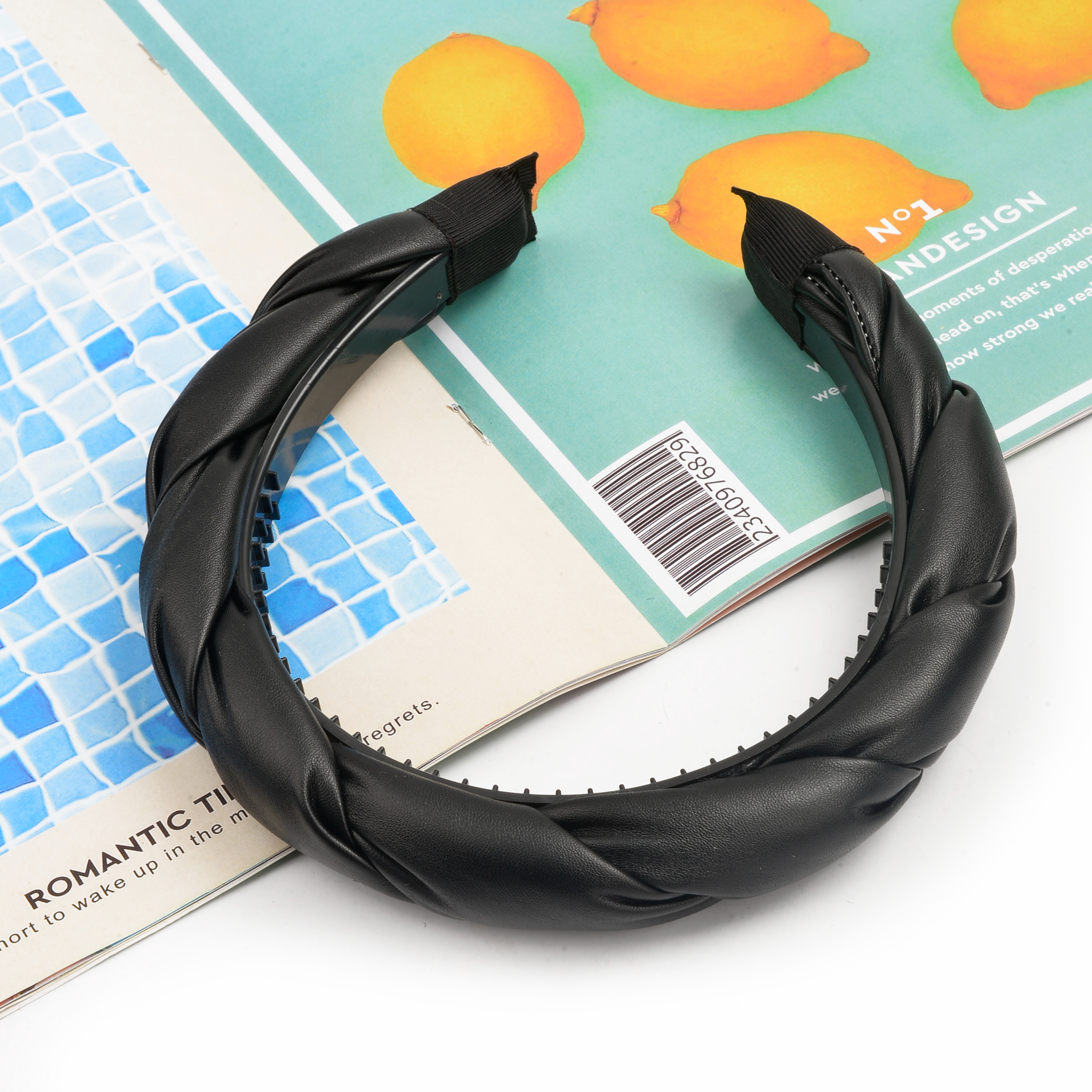 Sponge wide edge high top facial hair band, Korean Internet celebrity retro chanted hair band, outdoor hair pressing headwear, hair clip 1 Application Scenario