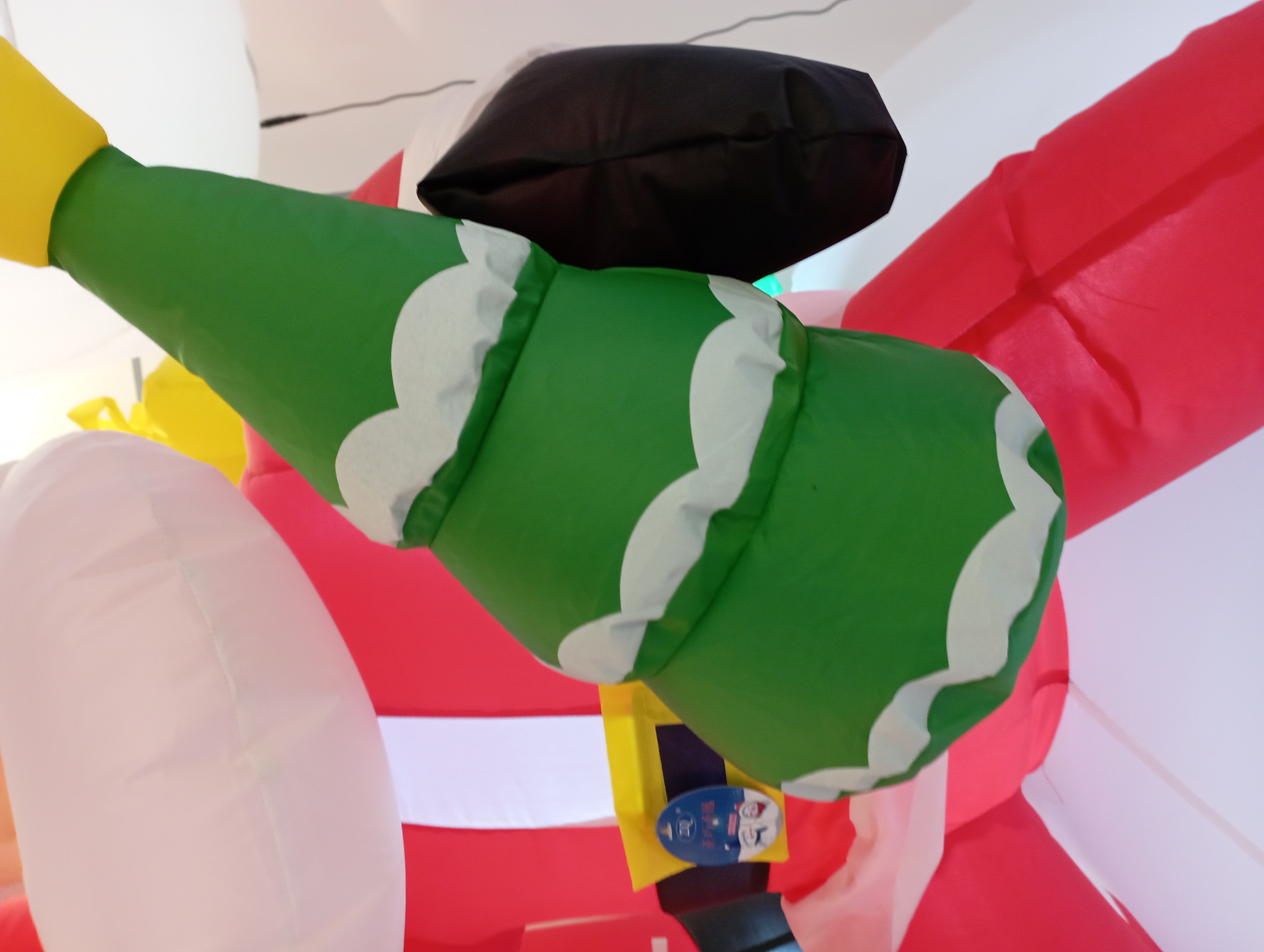 Christmas inflatable models 9,123 can swing. A big white bear is carrying Santa Claus with a backpack. Christmas tree decorations for shopping malls and hotels Specification image