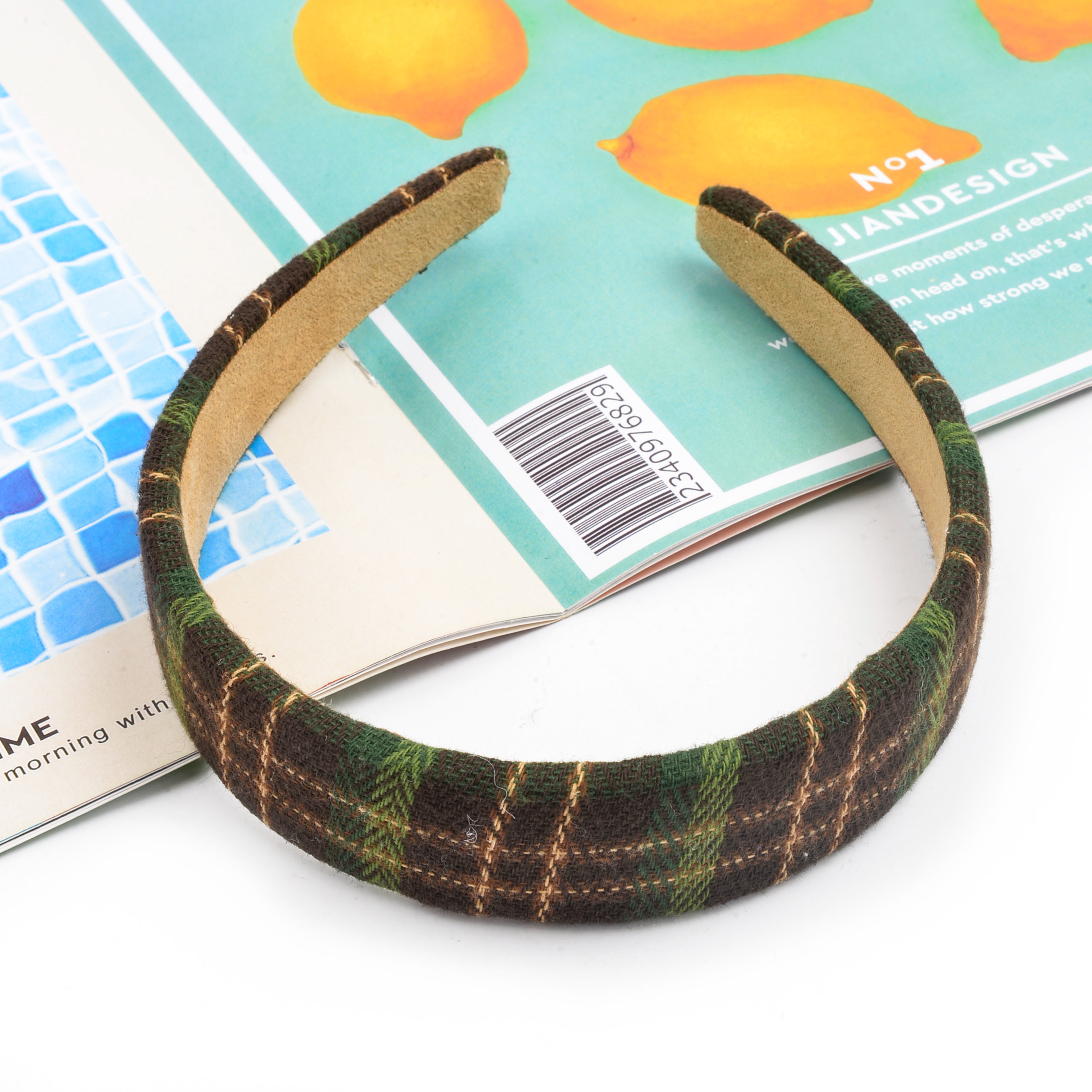 Retro BM style girl checkered hair band, simple and versatile, school headband, hair clip for going out, Japanese and Korean hair accessories Application Scenario