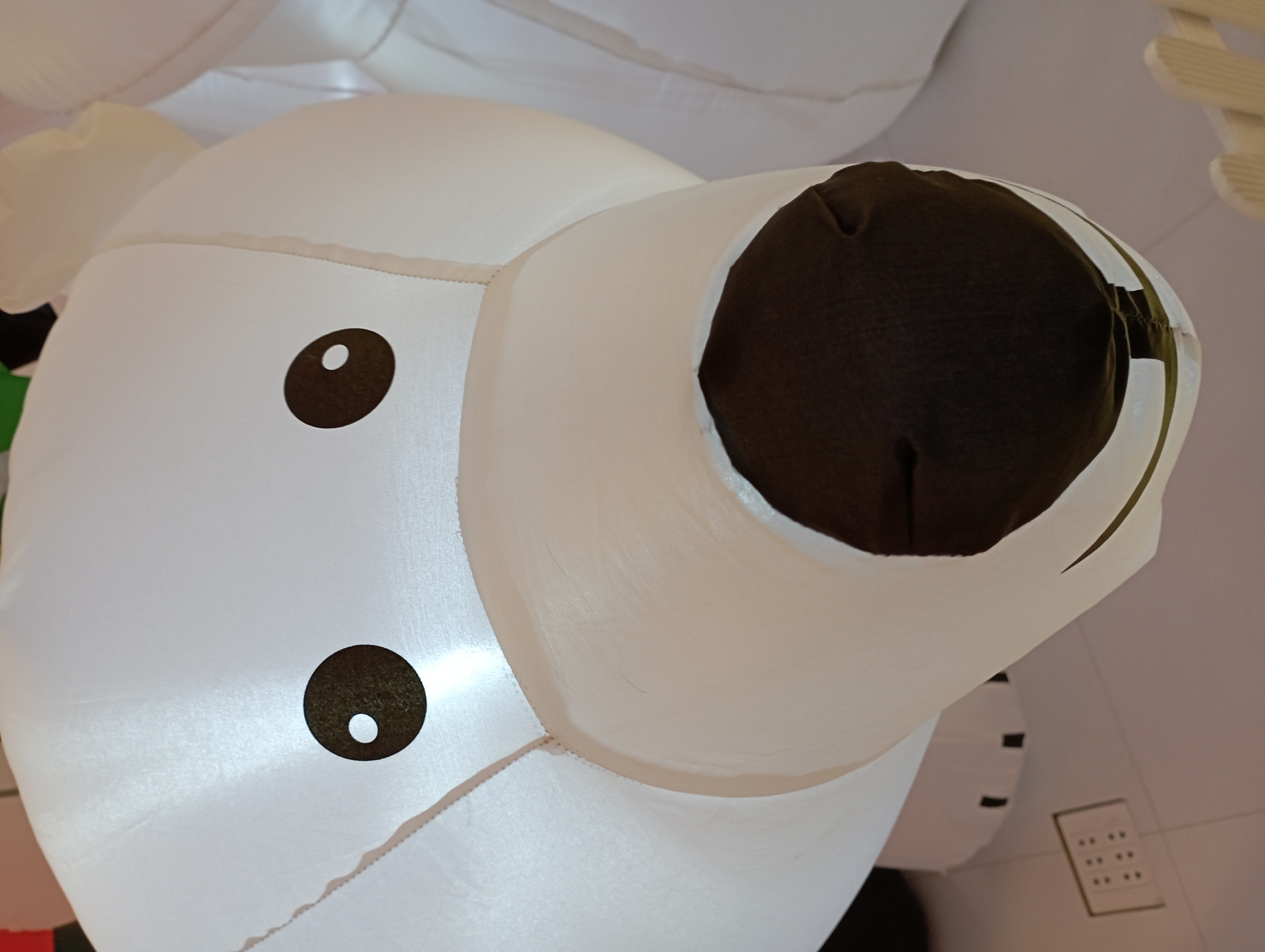 Christmas inflatable models 9,123 can swing. A big white bear is carrying Santa Claus with a backpack. Christmas tree decorations for shopping malls and hotels details Picture