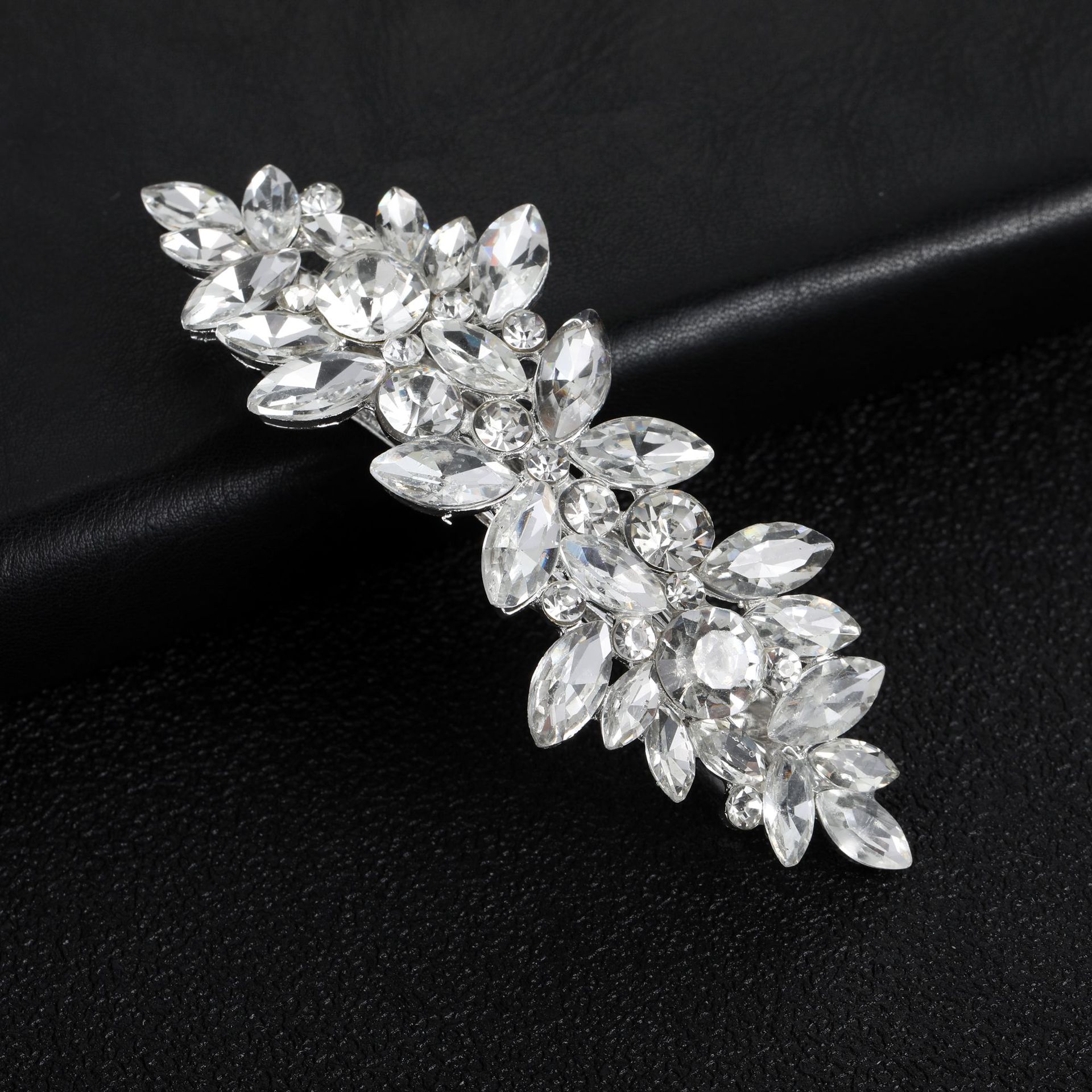 European and American bride's headwear and rhinestone hair accessory set Application Scenario