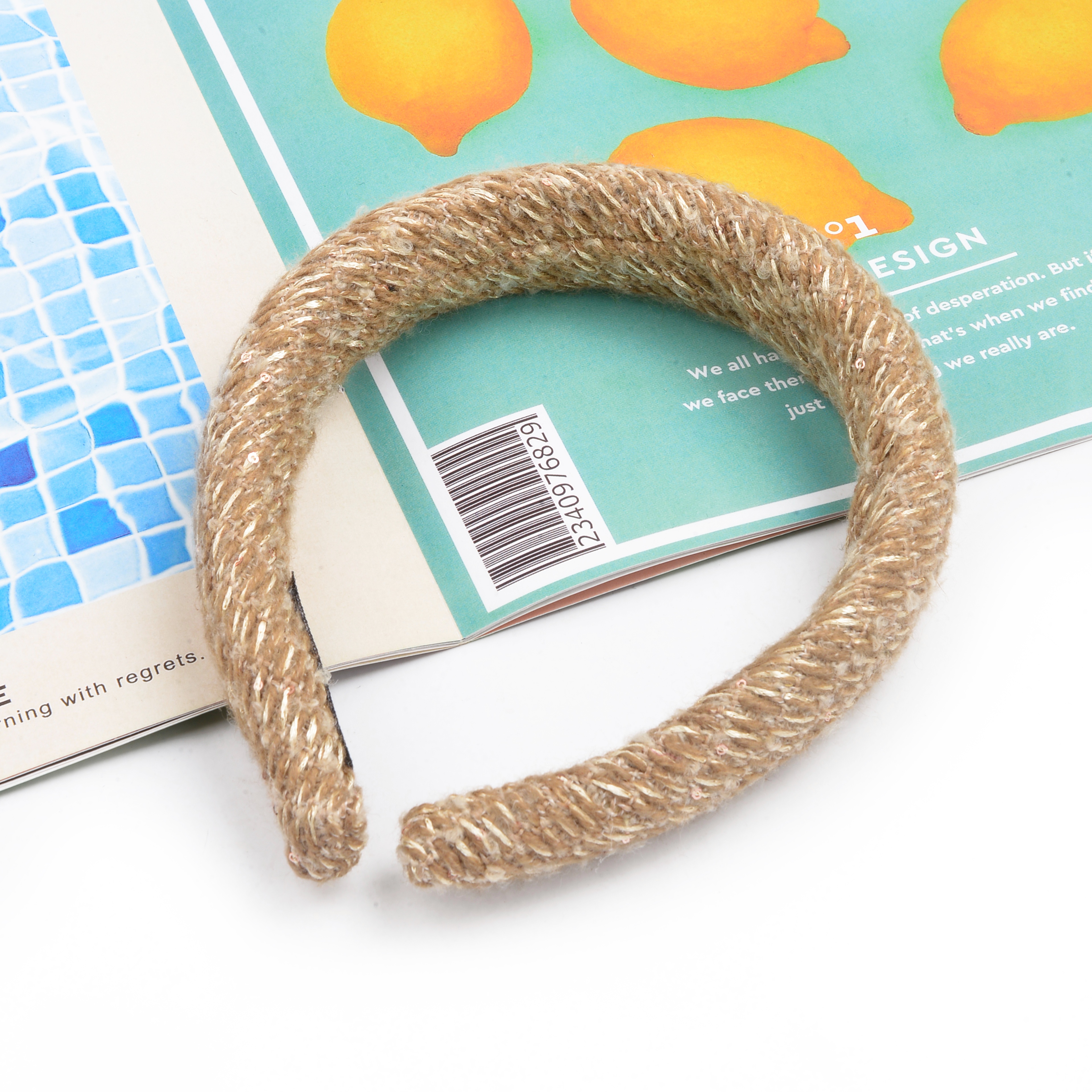 The retro coffee-colored hair band for autumn and winter exudes a high-end and elegant charm. The headband height-increasing hair clip on the top of the head is a popular hair accessory for 2023 new styles details Picture