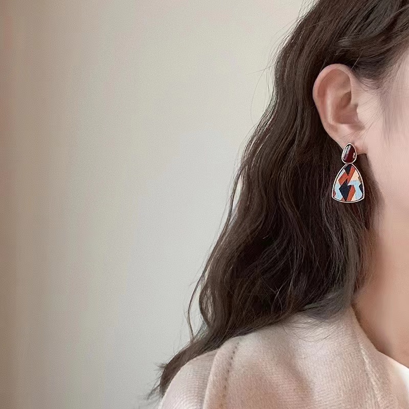 Korean-style fashionable and elegant color silk fabric craftsmanship earrings, stud earrings and butterfly jewelry details Picture