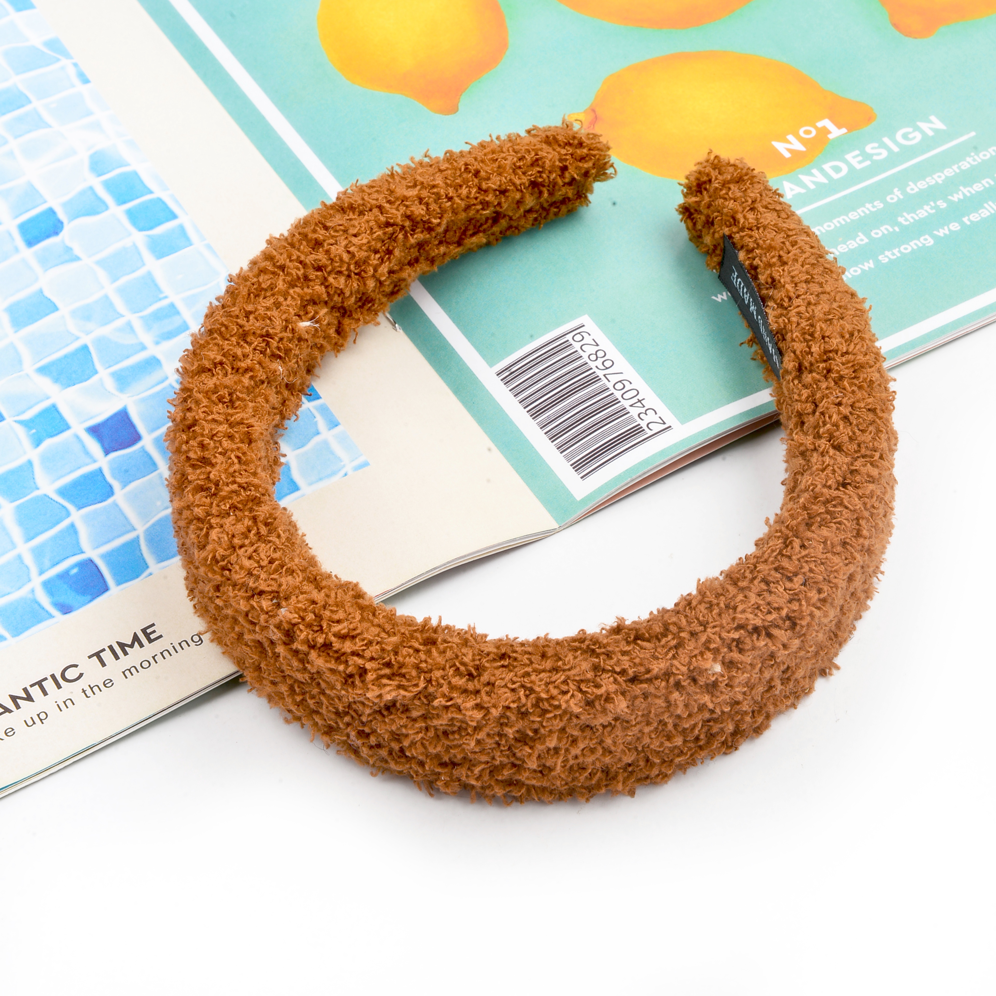 A girl's autumn and winter curly Teddy wool hair clip, BB clip, high top hair band and hair accessory Application Scenario