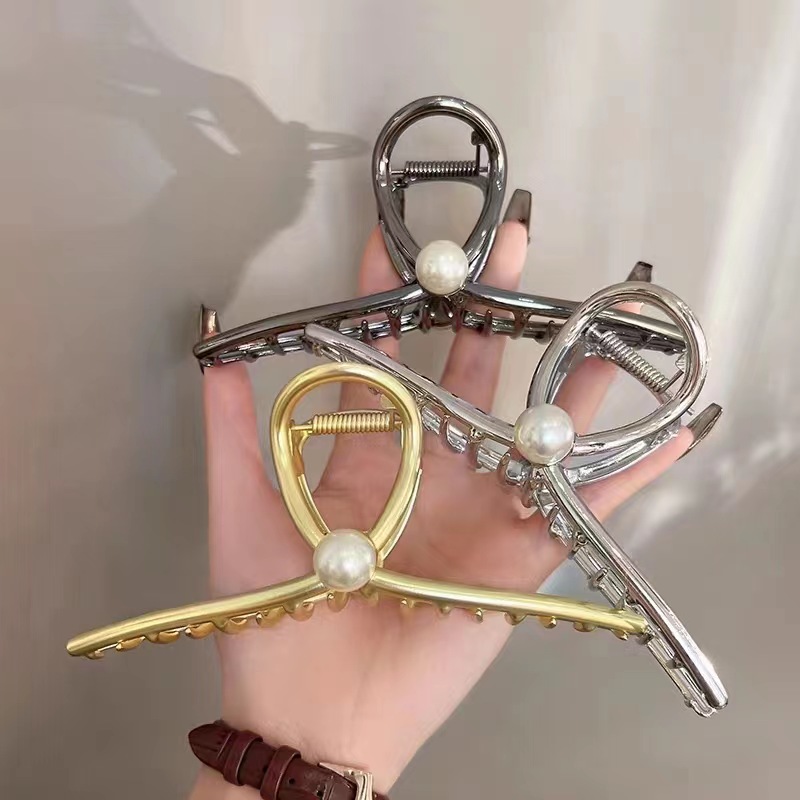 New French metal pearl gripper 2023 high-end oversized shark clip, elegant hairpin headwear