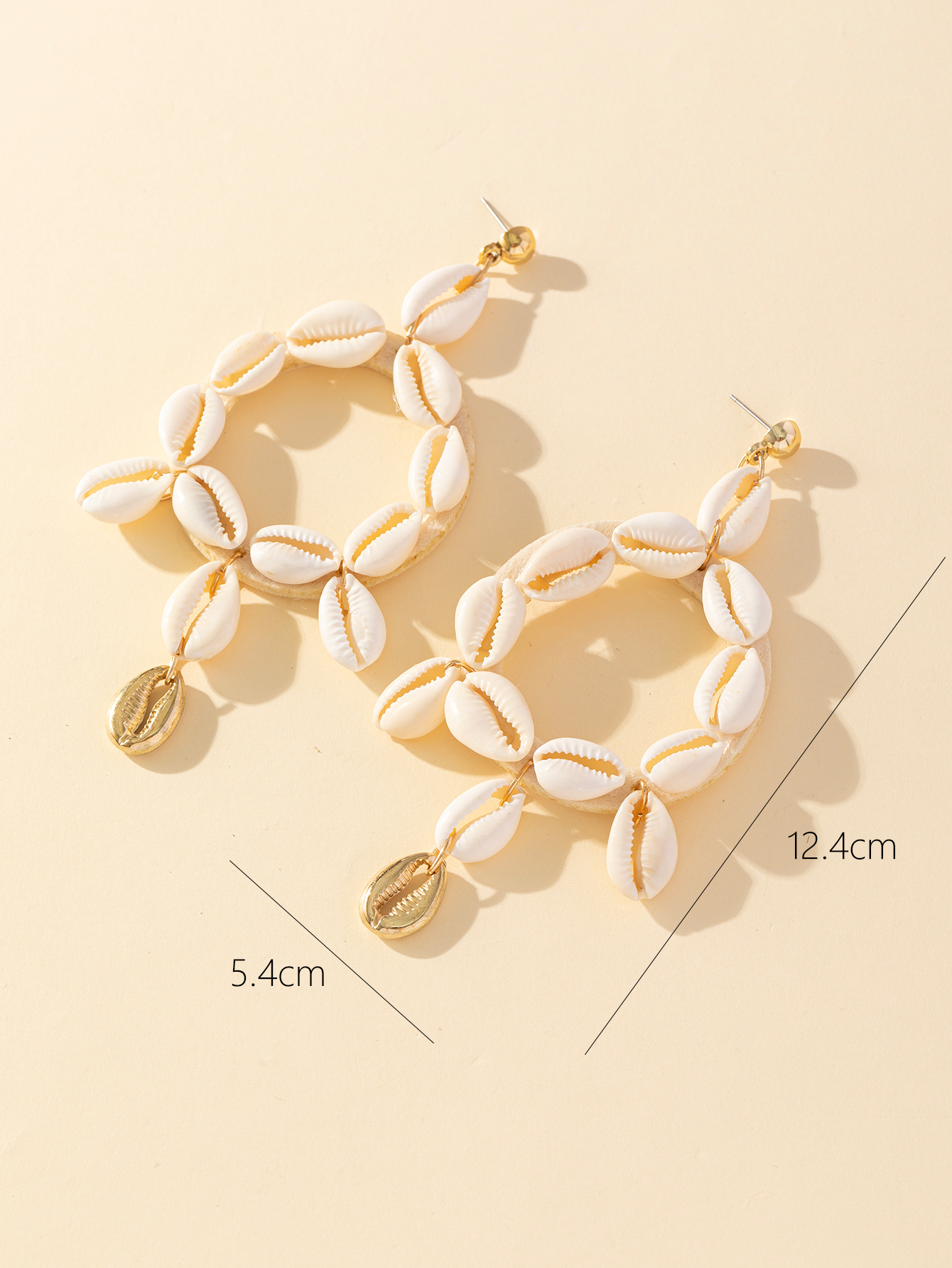 Exaggerated creative and fashionable new shell earrings from European and American brands, hand-woven shell earrings Application Scenario