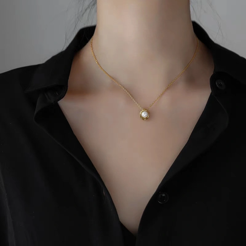 A niche and cold style pearl necklace for women's summer collarbone chain, a light luxury and elegant pendant that doesn't fade, a light luxury and retro Valentine's Day detail image 2