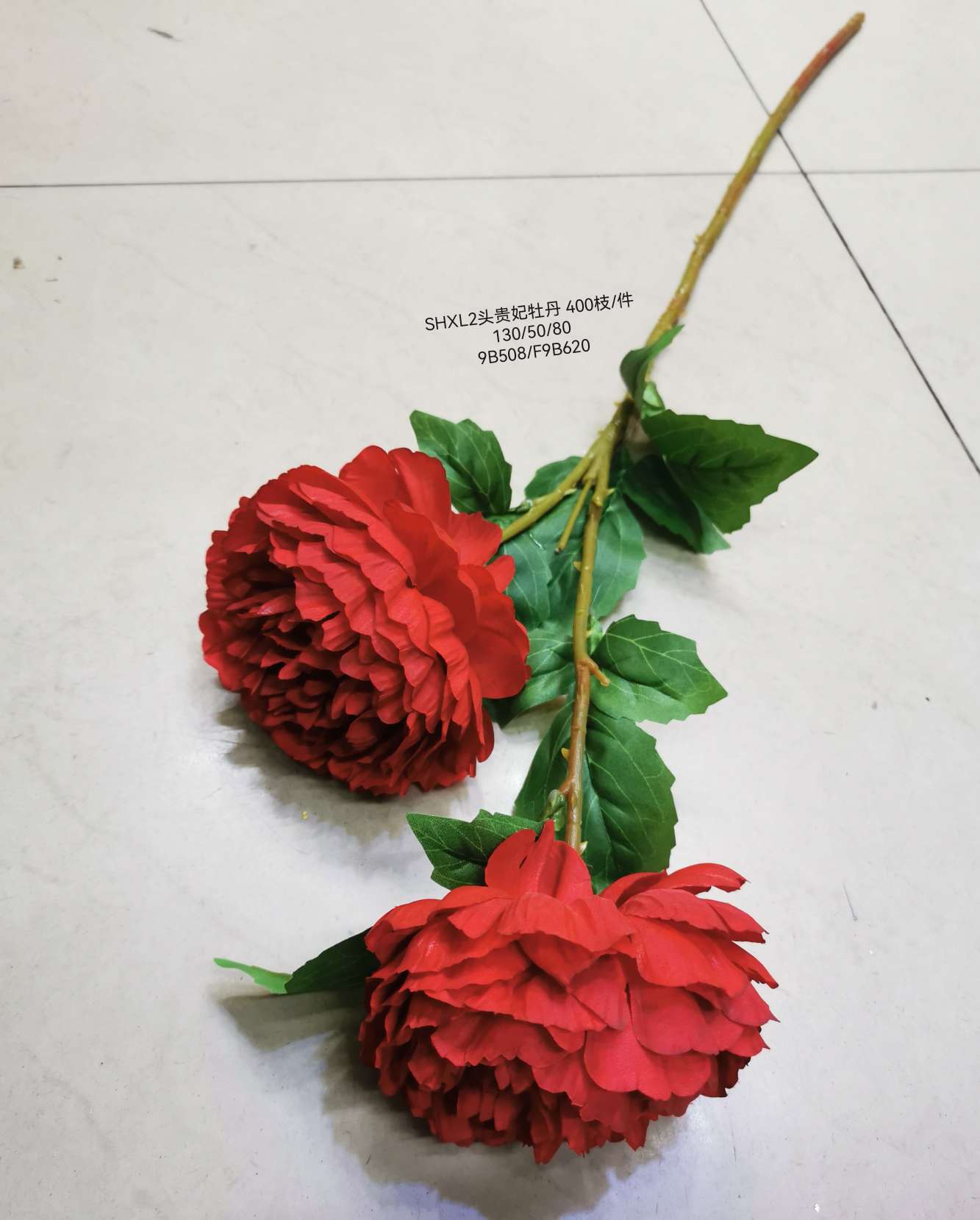 Wedding video: The bride holds a bouquet of flowers and makes a bouquet. Home decoration: living room, conference hall, hotel lobby. Artificial velvet bouquets, two roses, and peonies of the imperial concubine are placed detail image 8