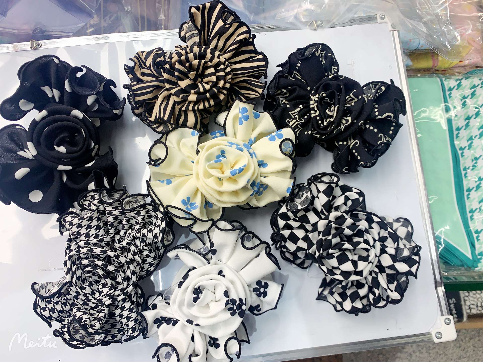 Korean-style handcrafted rose claw, a large, elegant and fashionable claw with a strong sense of style Specification image