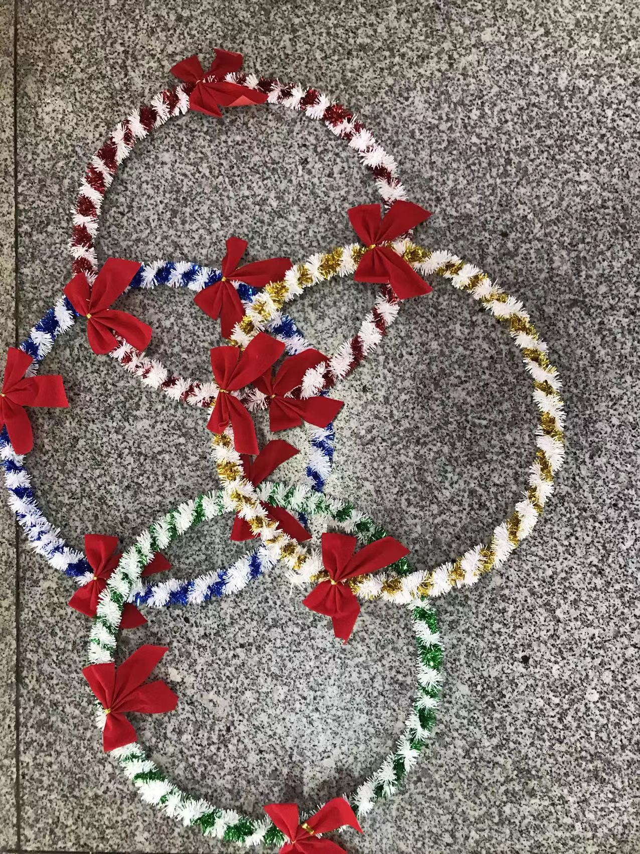 Circle wreaths, butterfly festival wreaths, event venue decoration manufacturers supply wedding room decoration and decorative streamers wholesale, school classroom festival decoration and decorative streamers ribbons Item Picture