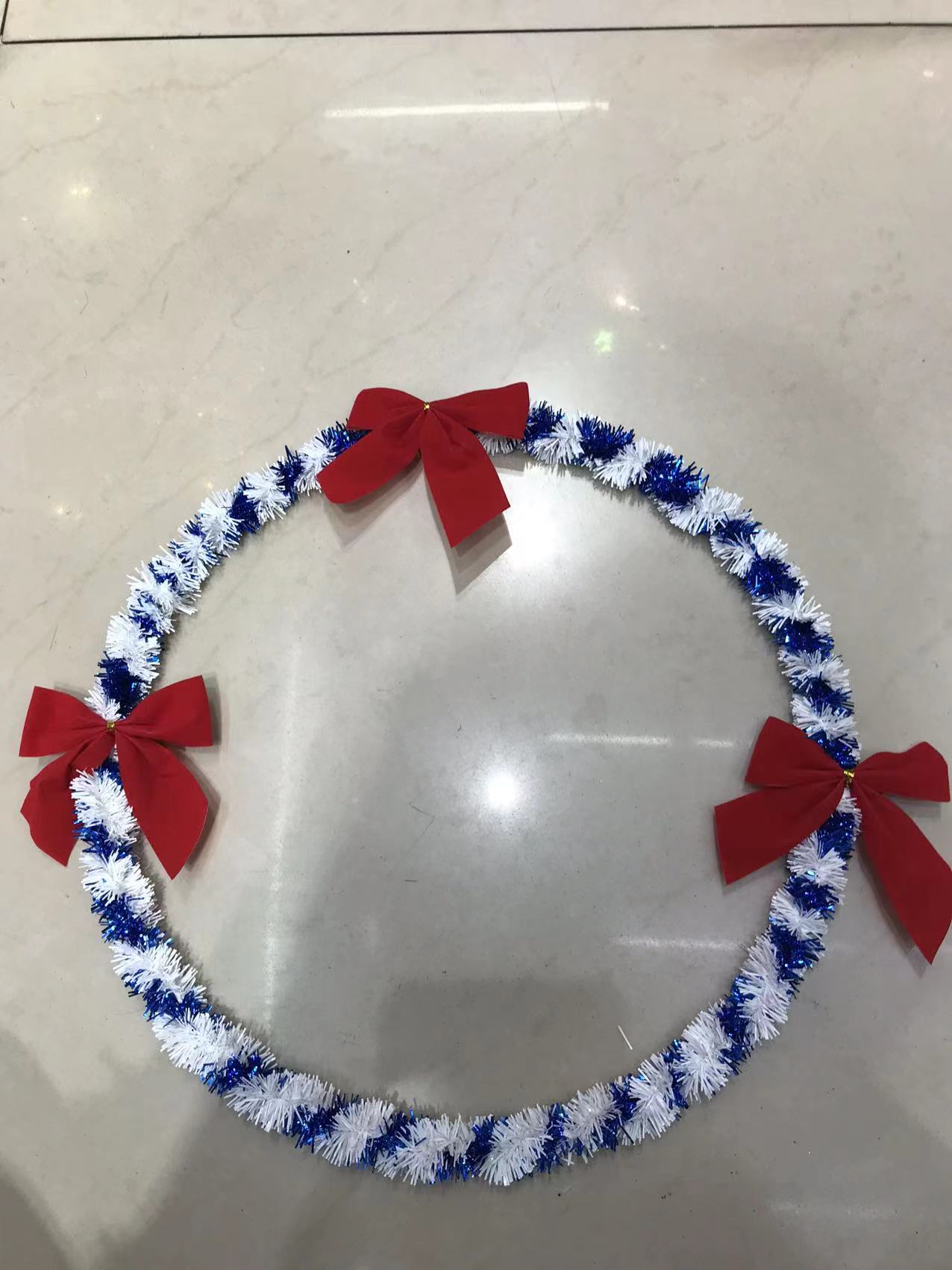 Circle wreaths, butterfly festival wreaths, event venue decoration manufacturers supply wedding room decoration and decorative streamers wholesale, school classroom festival decoration and decorative streamers ribbons Specification image