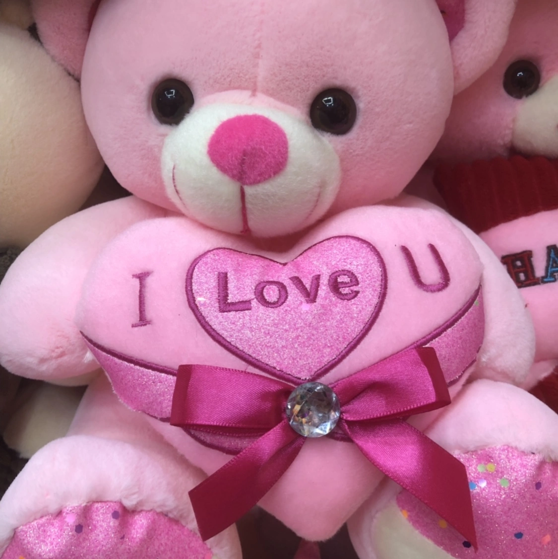 毛绒玩具抱心熊毛绒公仔玩具批发