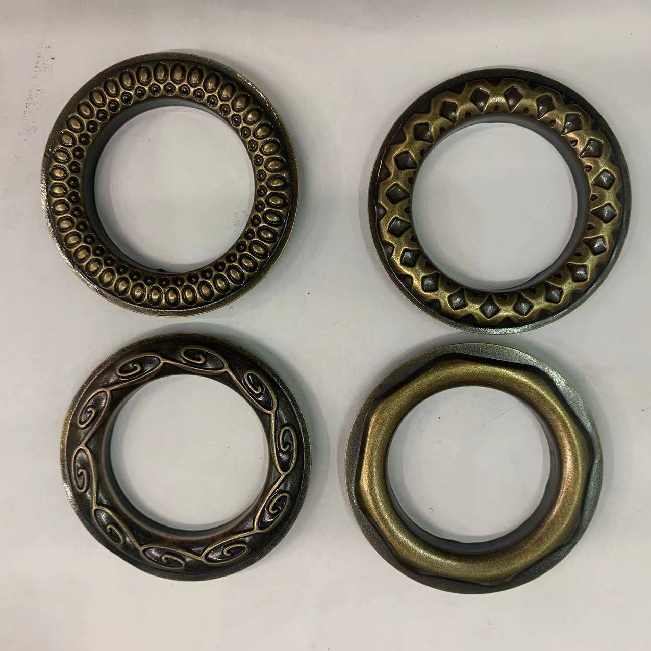 Large, high-quality air eye chicken eye curtain decorative buckle iron air eye with an inner diameter of 4CM Specification image