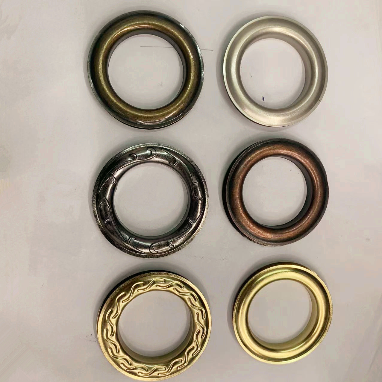Large, high-quality air eye chicken eye curtain decorative buckle iron air eye with an inner diameter of 4CM Application Scenario