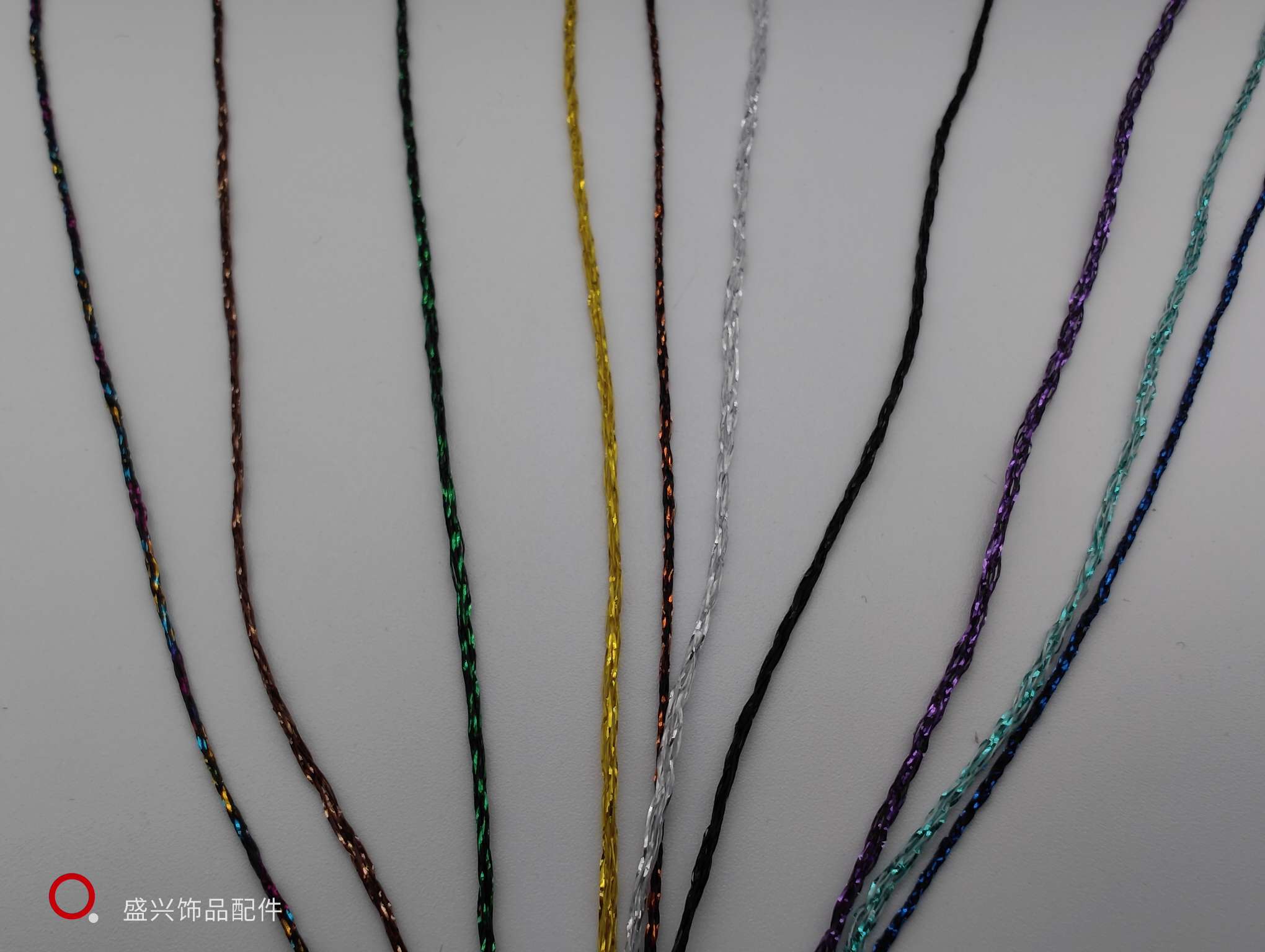 Fine gold thread detail image 4