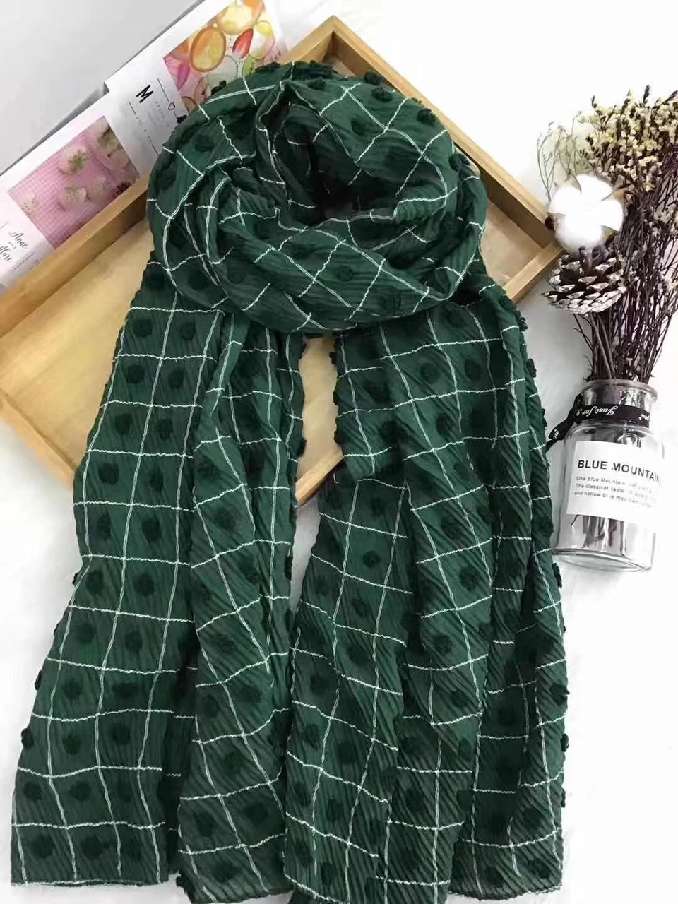 Hairball wrinkled scarf imitating cashmere shawl scarf, fashionable scarf format, fashionable scarf details Picture
