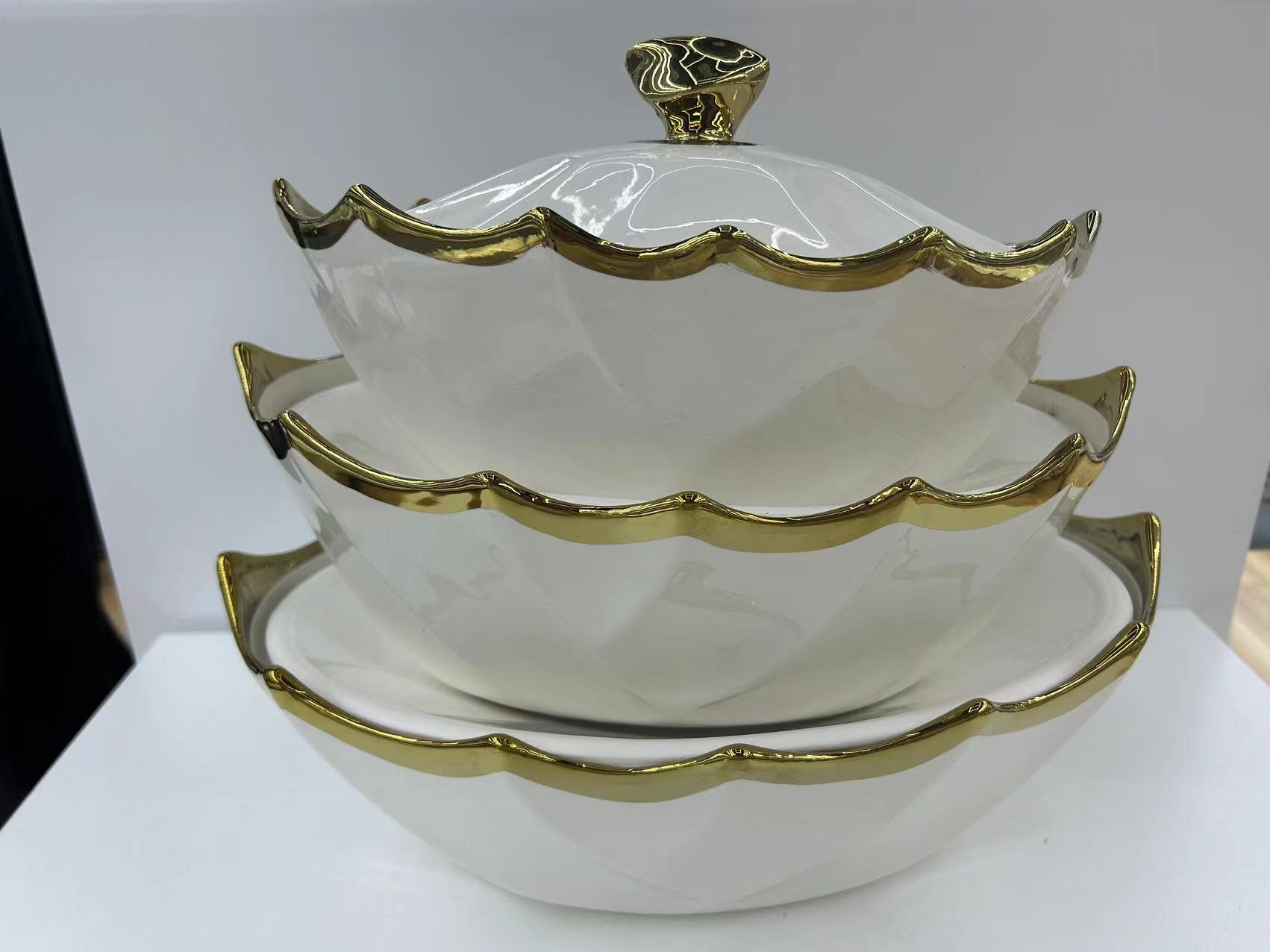 陶瓷餐具/陶瓷汤锅/金边汤锅白底实物图