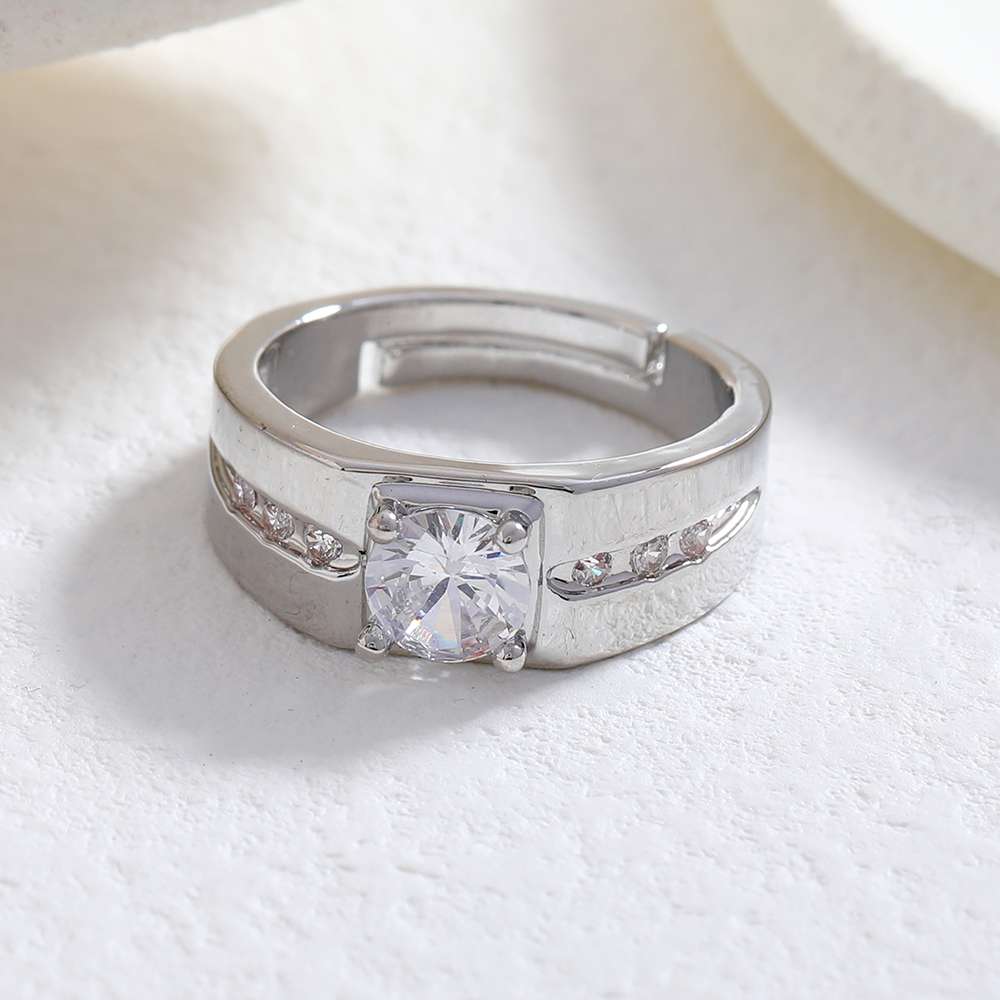 A full-sized open-top ring made of electroplated white gold zircon details Picture