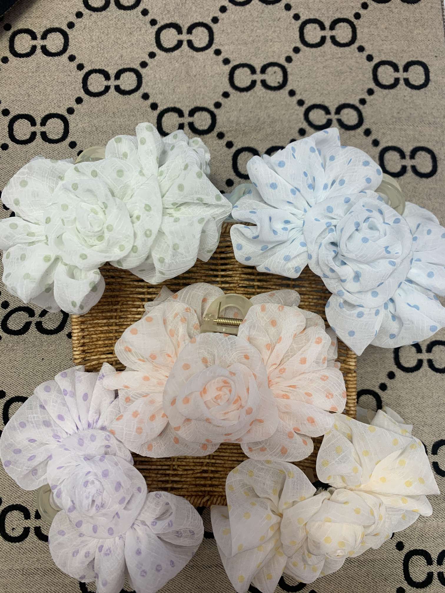 Korean-style handcrafted rose claw, a large, elegant and fashionable claw with a strong sense of style details Picture