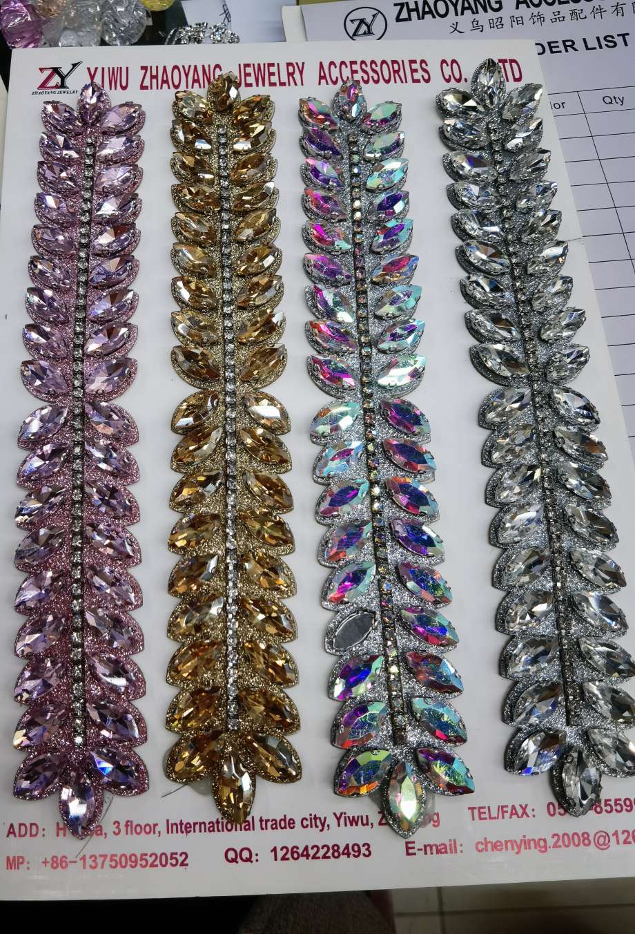 服装配饰，衣服，帽子，鞋子，裙子，围巾