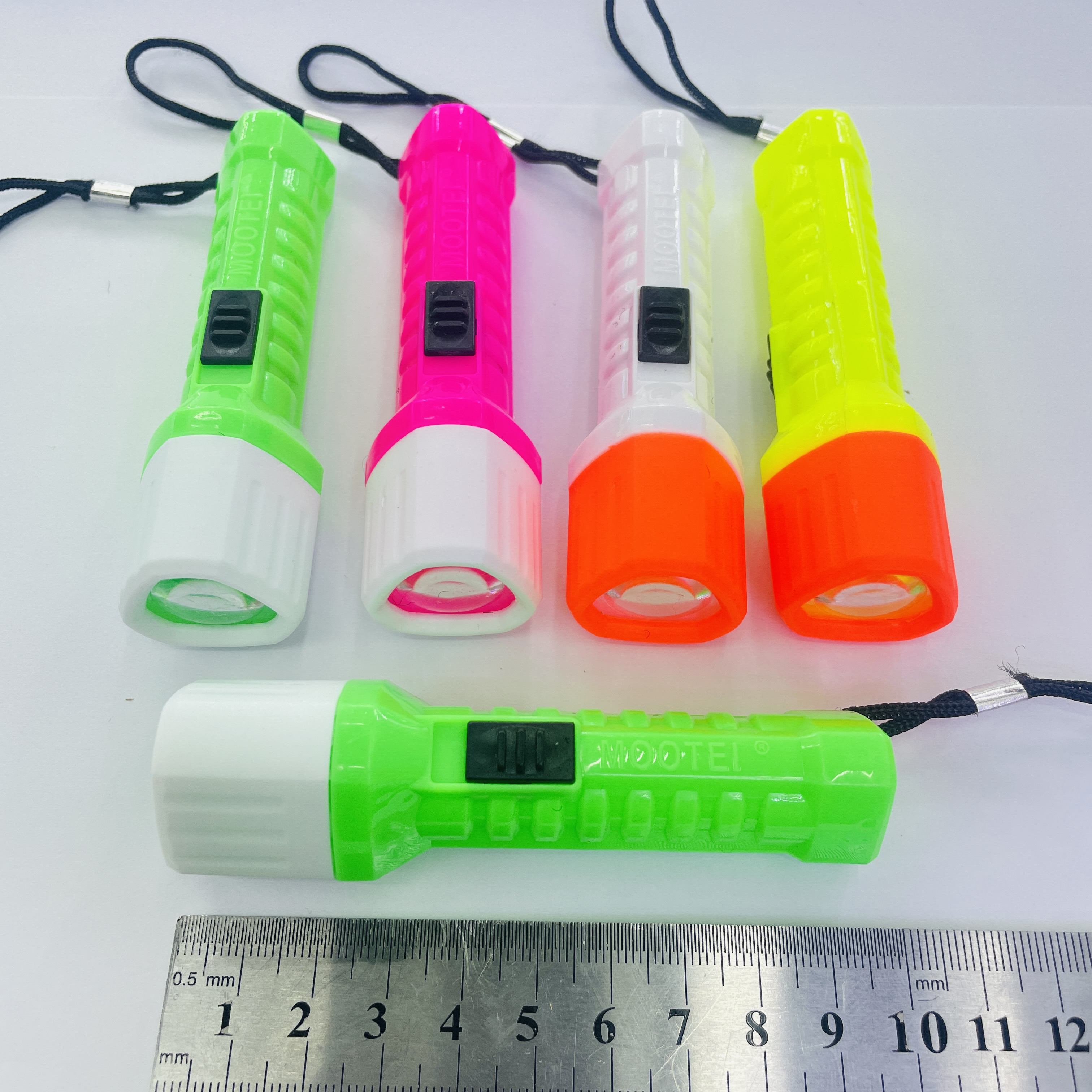 手电筒/儿童玩具/发光玩具白底实物图