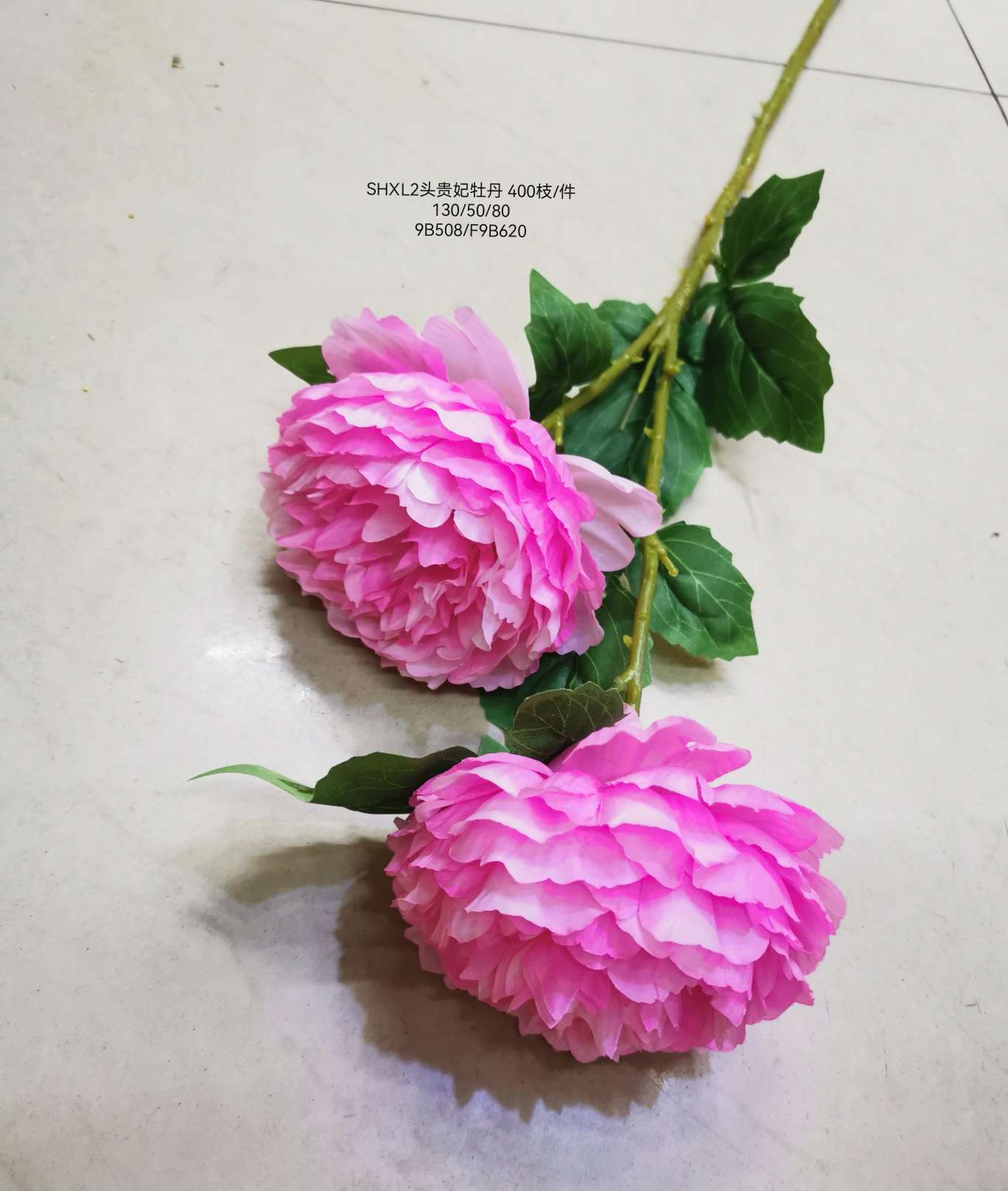 Wedding video: The bride holds a bouquet of flowers and makes a bouquet. Home decoration: living room, conference hall, hotel lobby. Artificial velvet bouquets, two roses, and peonies of the imperial concubine are placed detail image 3