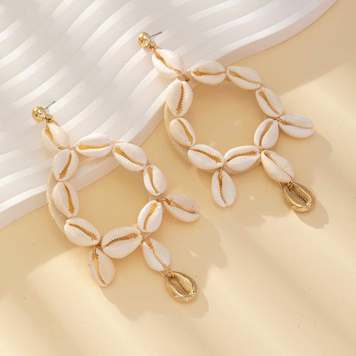 Exaggerated creative and fashionable new shell earrings from European and American brands, hand-woven shell earrings