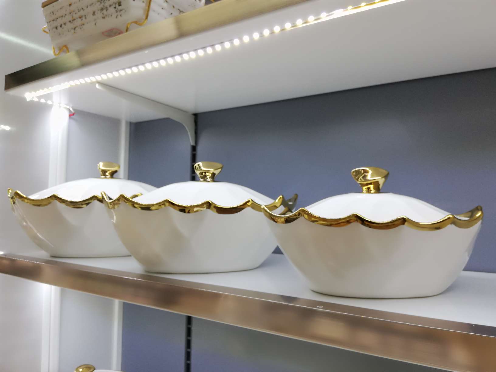 陶瓷餐具/陶瓷汤锅/金边汤锅产品图
