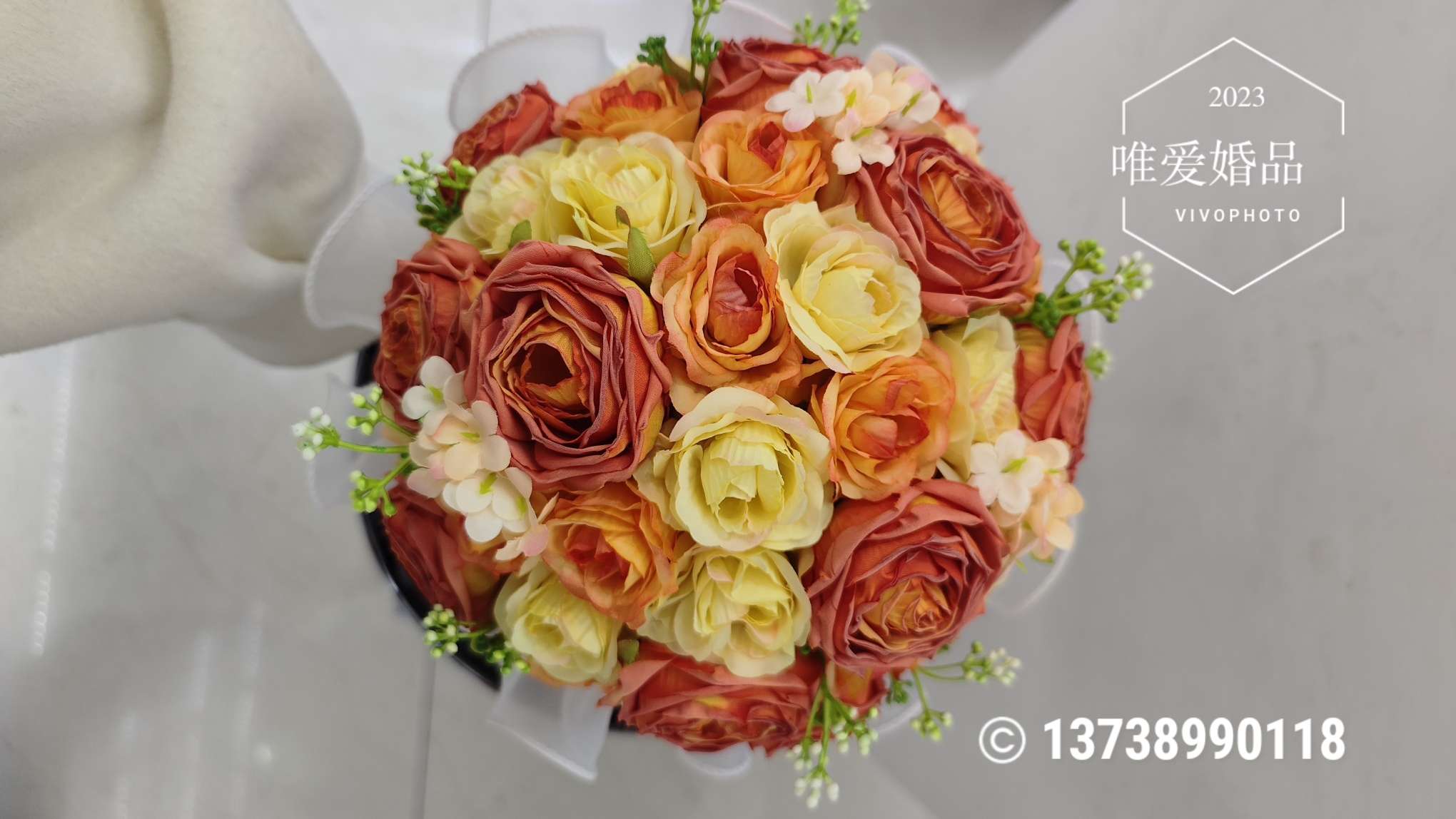 The bride's wedding with a bouquet of flowers, simulated rose wedding photos, fake bouquet of flowers, getting married, forest-style photo props, only love detail image 4