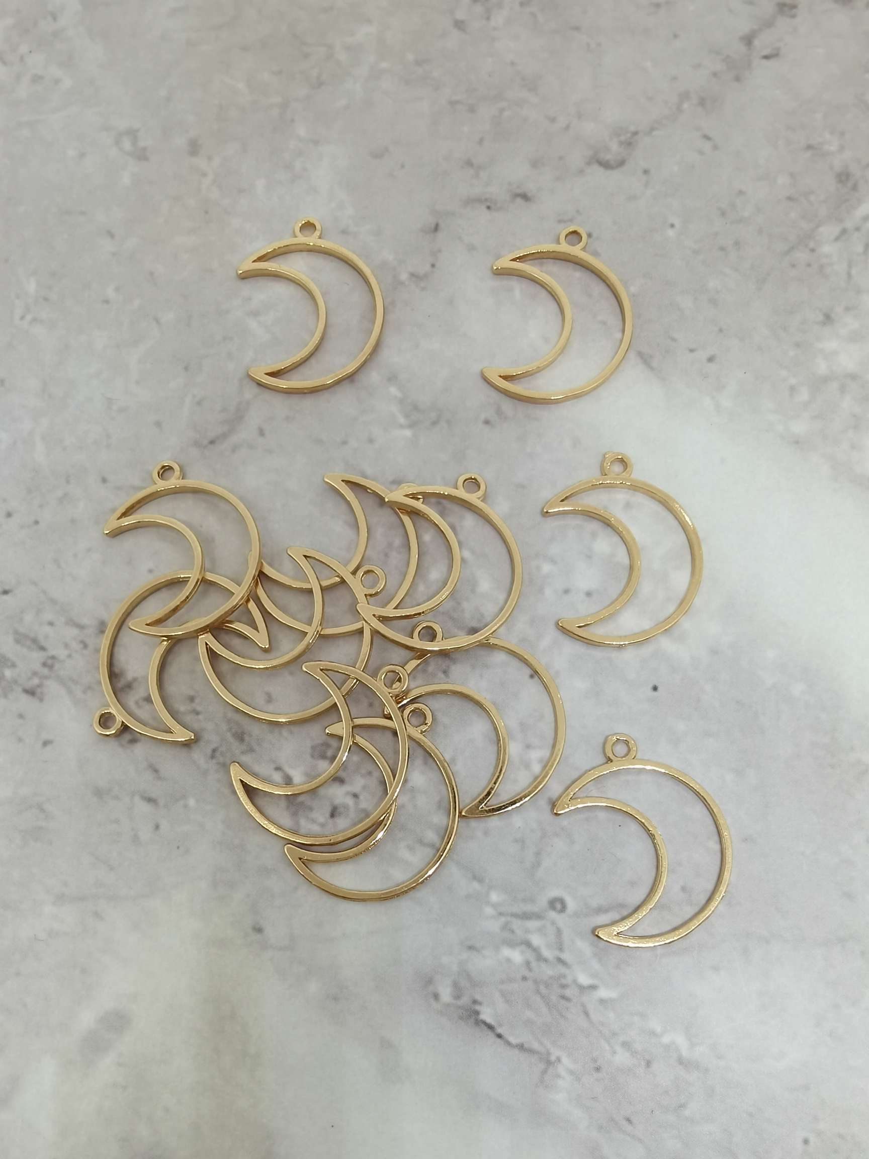 Korean version multiple geometric hollowed-out pendants 11 Application Scenario